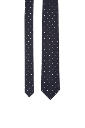 ربطة عنق بنقشة منقطة