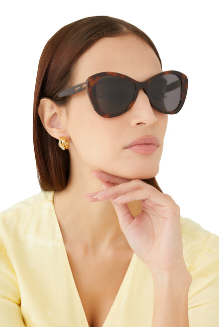 نظارة شمسية بإطار بتصميم فراشة رفيع