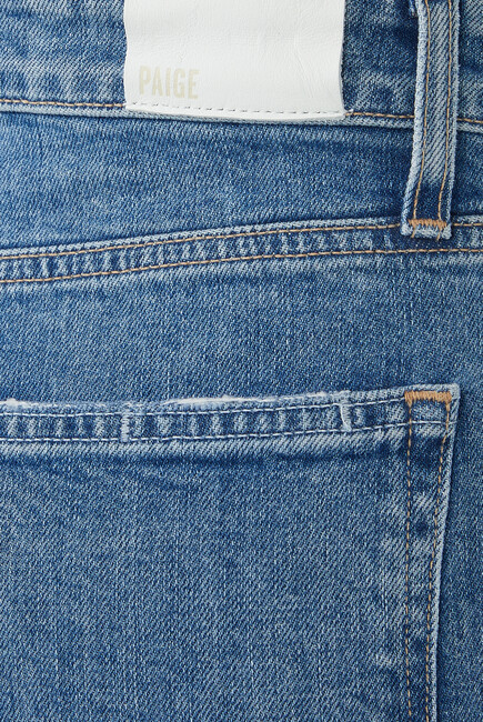 بنطال جينز نيلي بتصميم مقسم