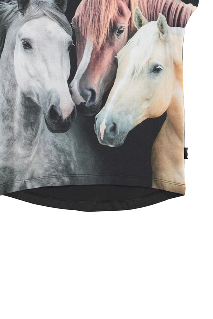 قميص بطبعة حصان
