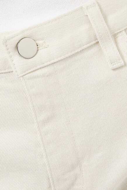 بنطال جينز قصير واسع