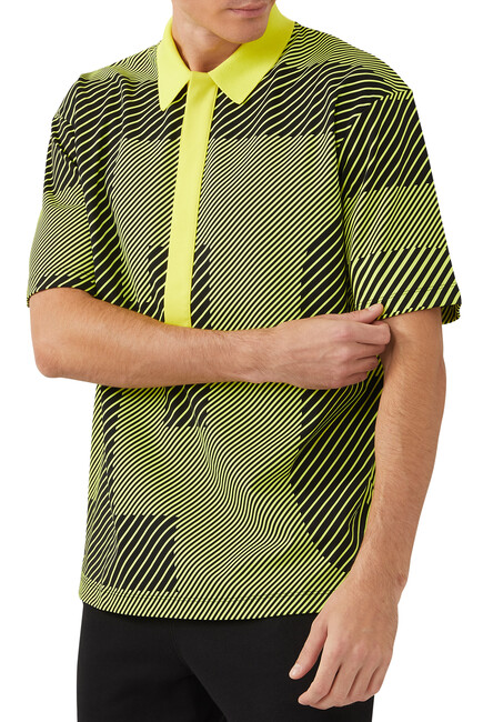 قميص بولو بأكمام قصيرة وشعار الملركة بتصميم فلونغا هولوغرام