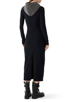 فستان متوسط الطول بتصميم هودي مقسم بأجزاء