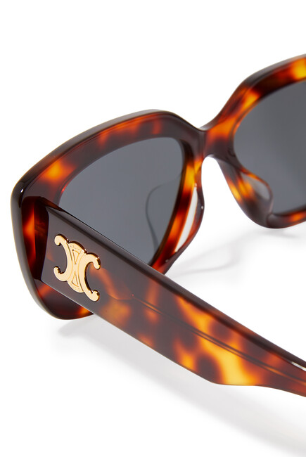 نظارة شمسية بإطار سميك وشعار الماركة