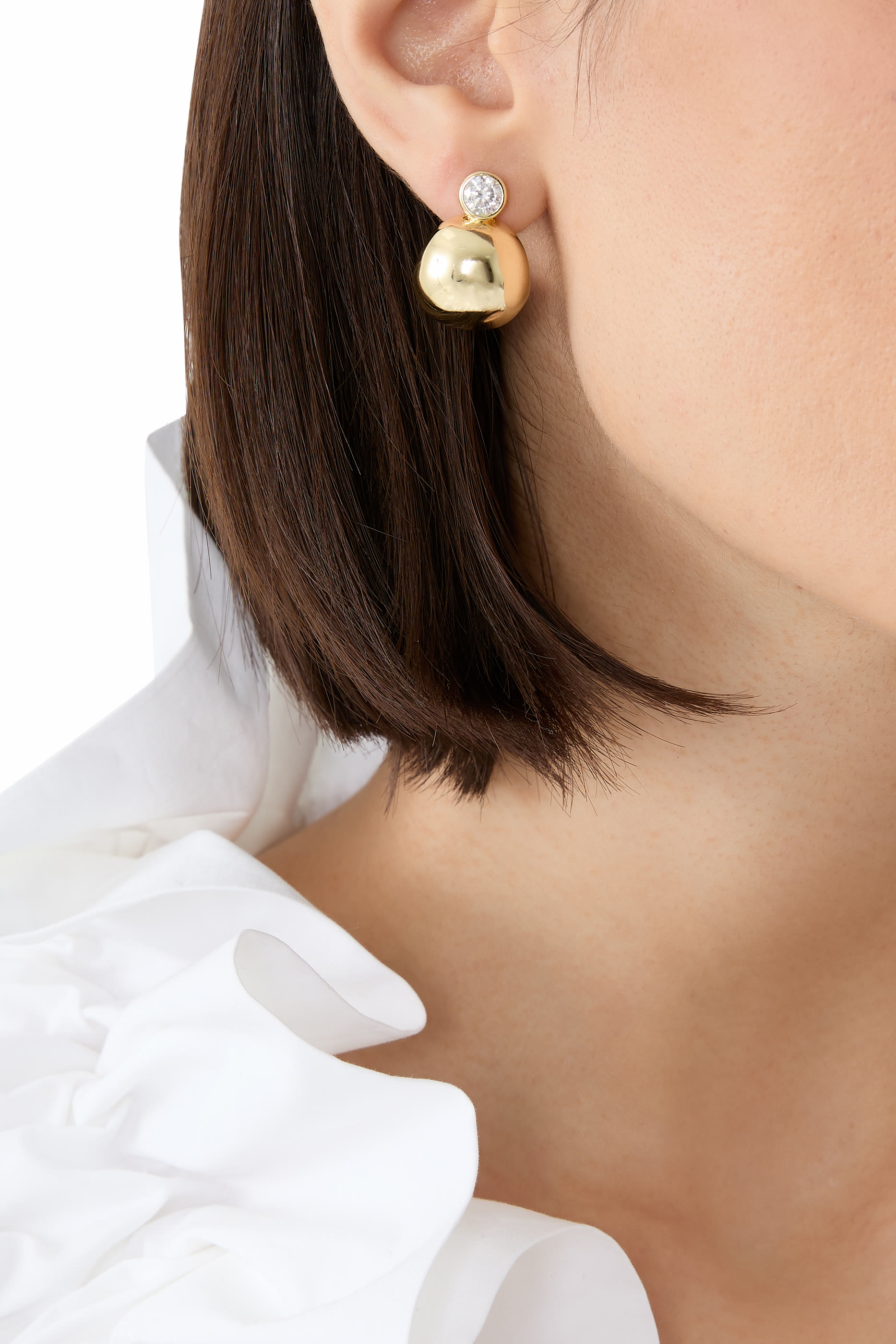 أقراط بايزل ذهبية اللون مرصعة بأحجار زركونيا مكعبة، طلاء بالذهب عيار 14