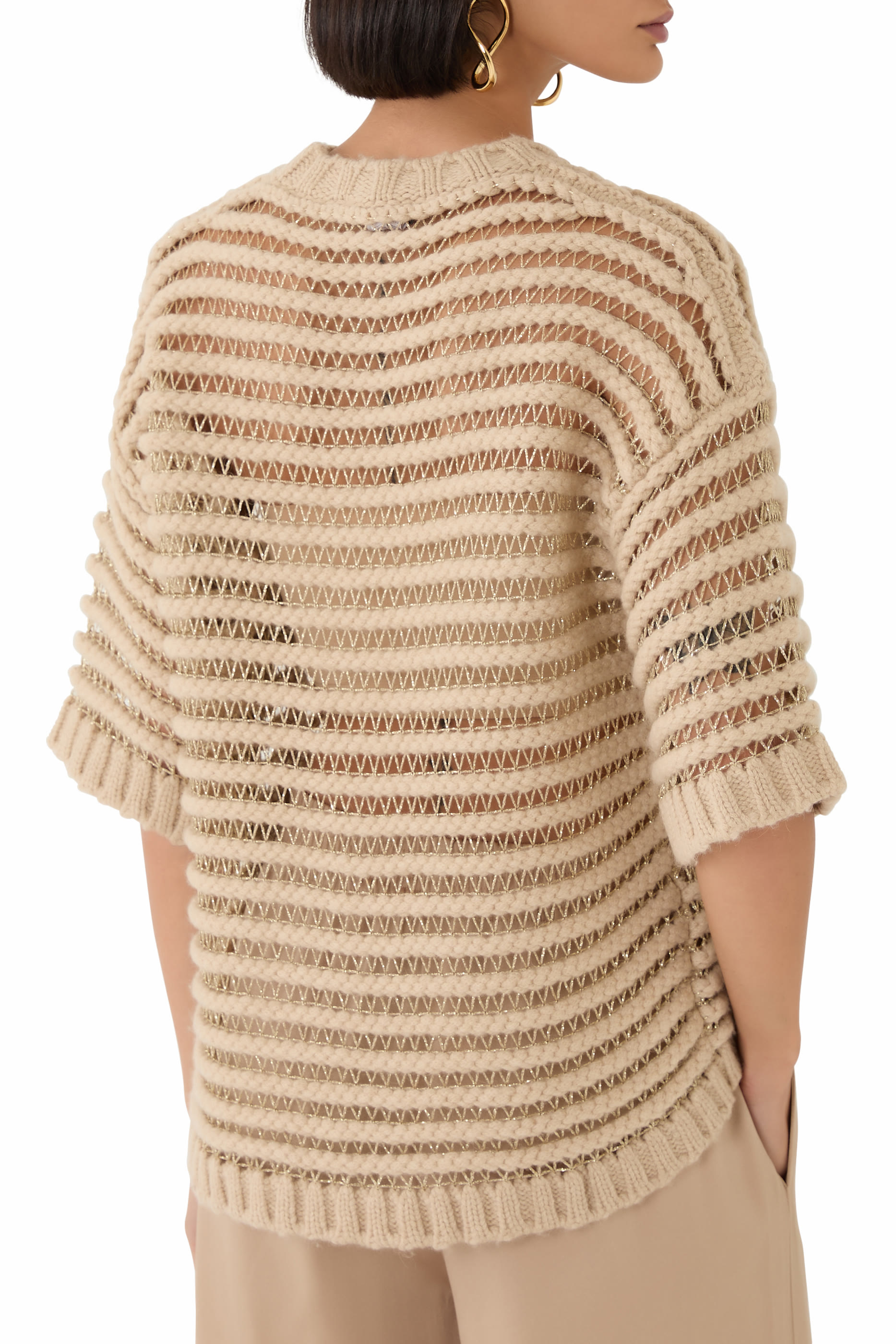 كنزة بقصة مربعة وياقة ضيقة