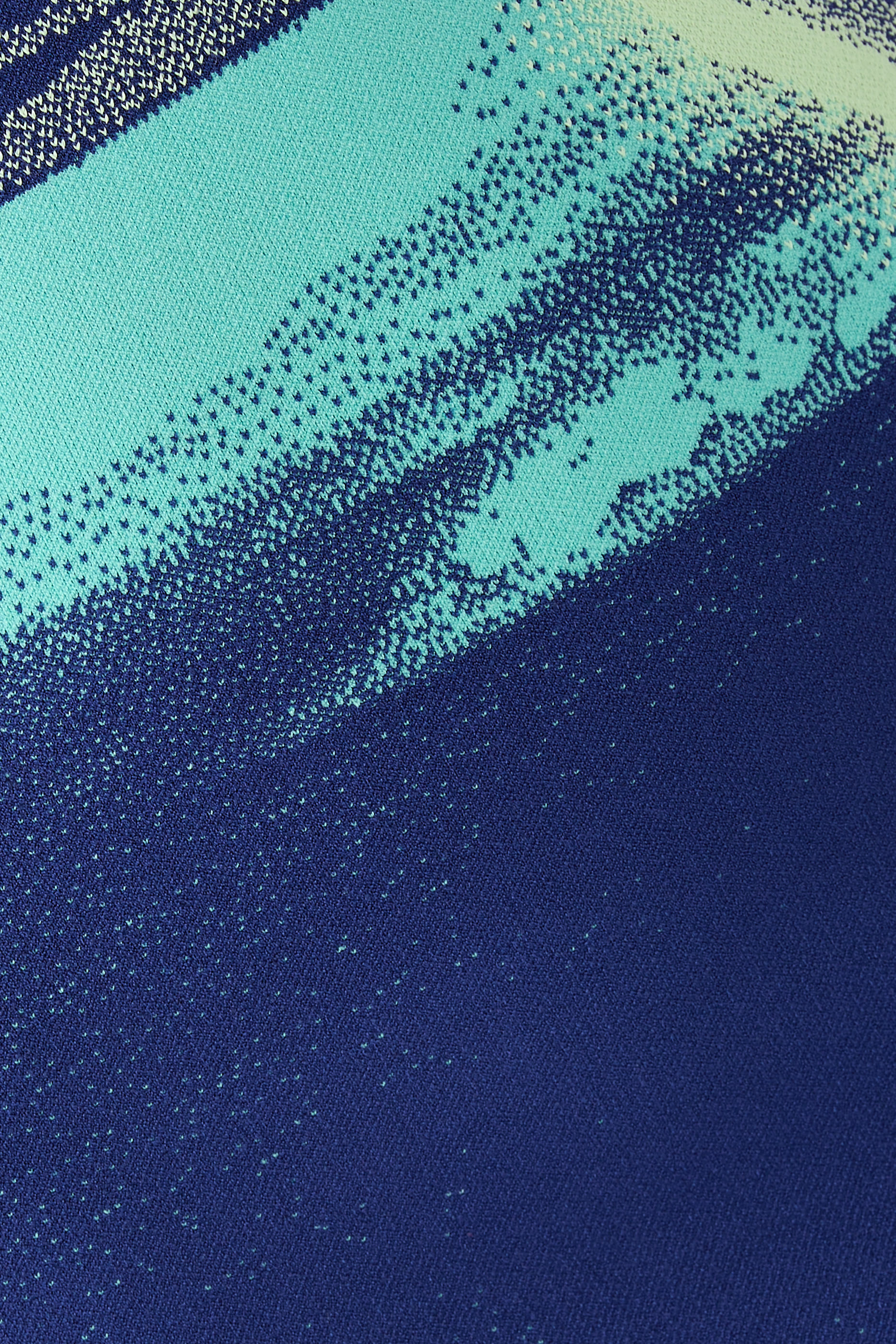 فستان هايزل بوجهين وتصميم غير متماثل بتفاصيل مموجة