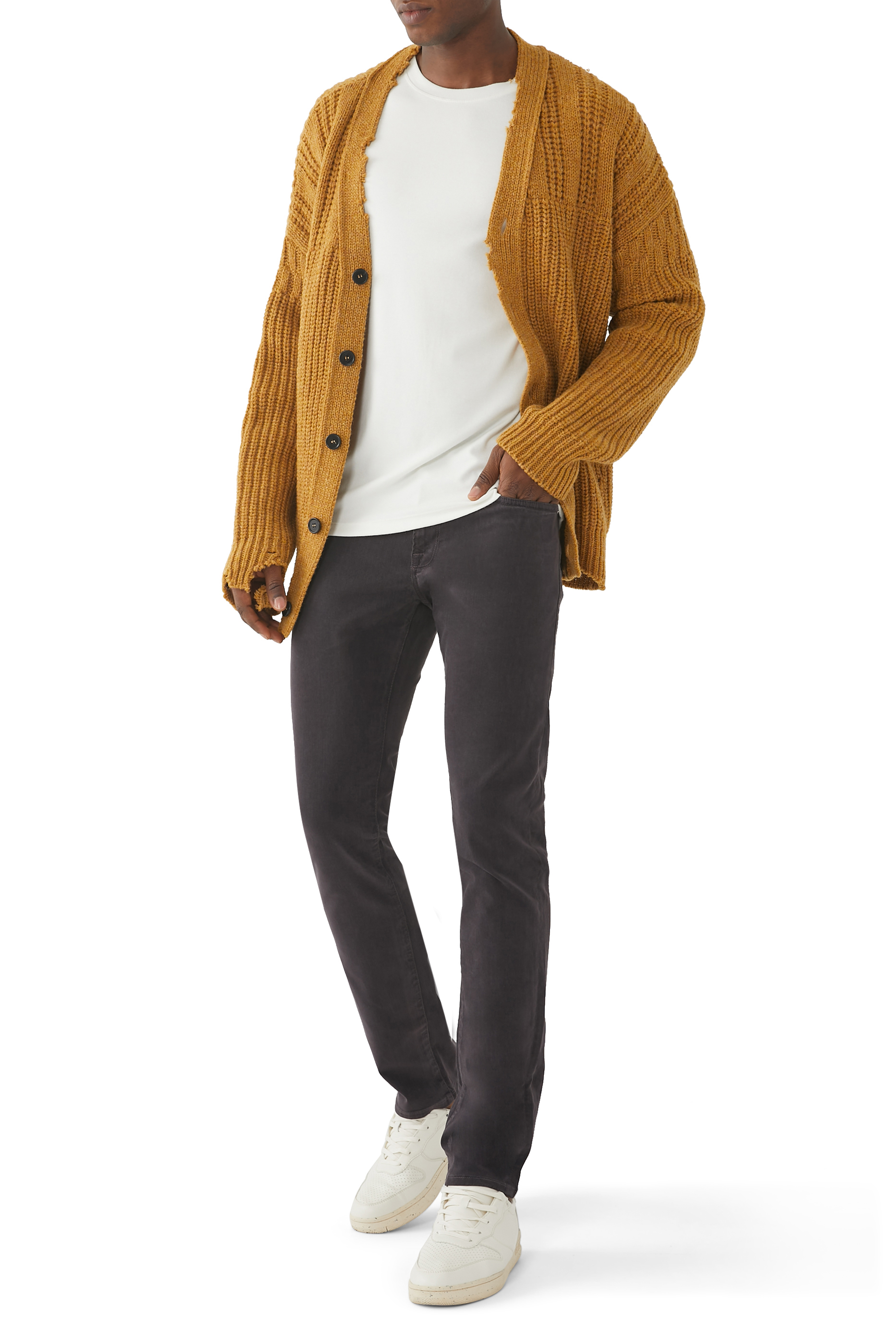 بنطال جينز لوم بقصة ضيقة