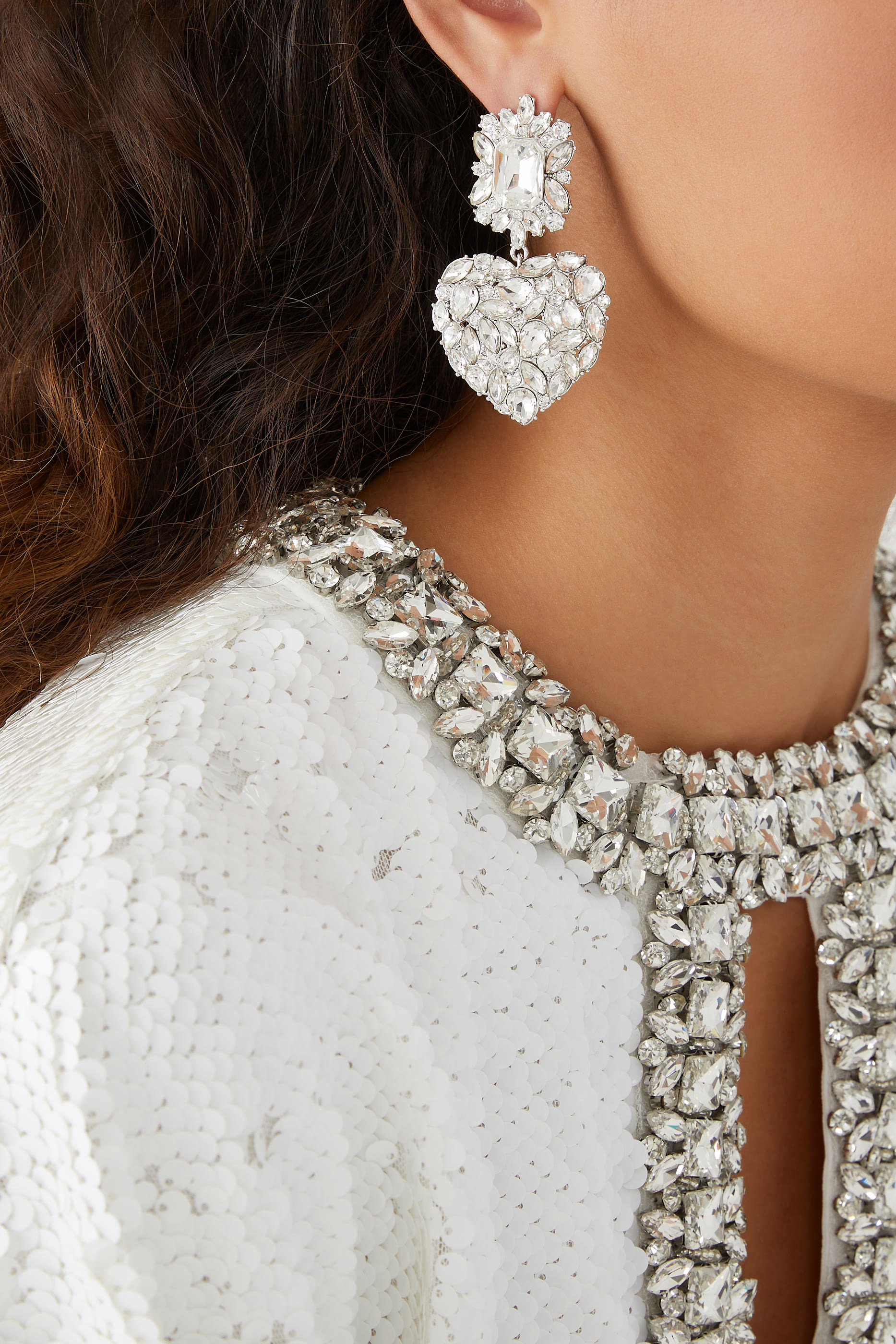 أقراط بتصميم قلب متدرج مرصعة بالكريستال