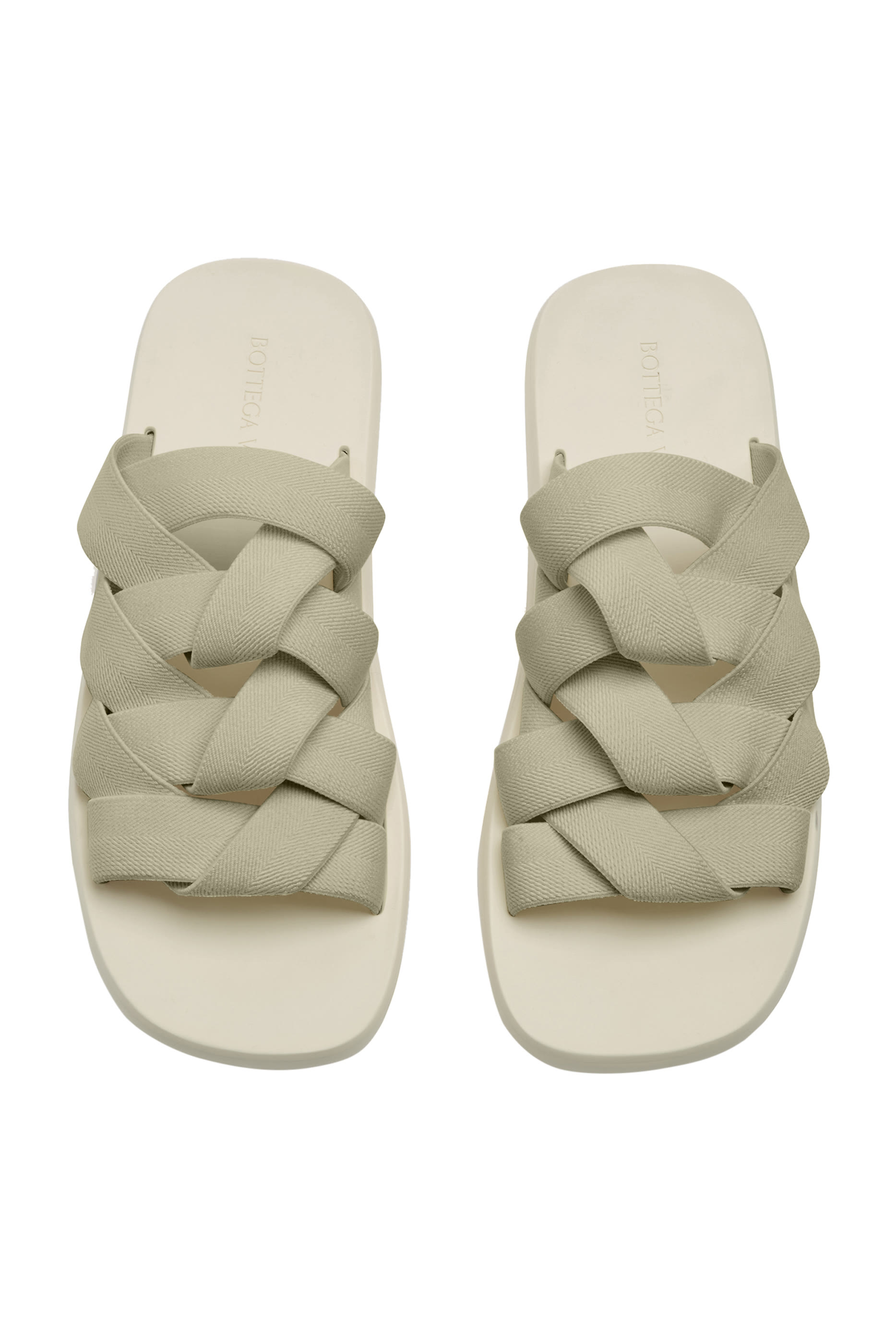 حذاء مفتوح بتصميم مجدول بكعب مسطح مطاطي