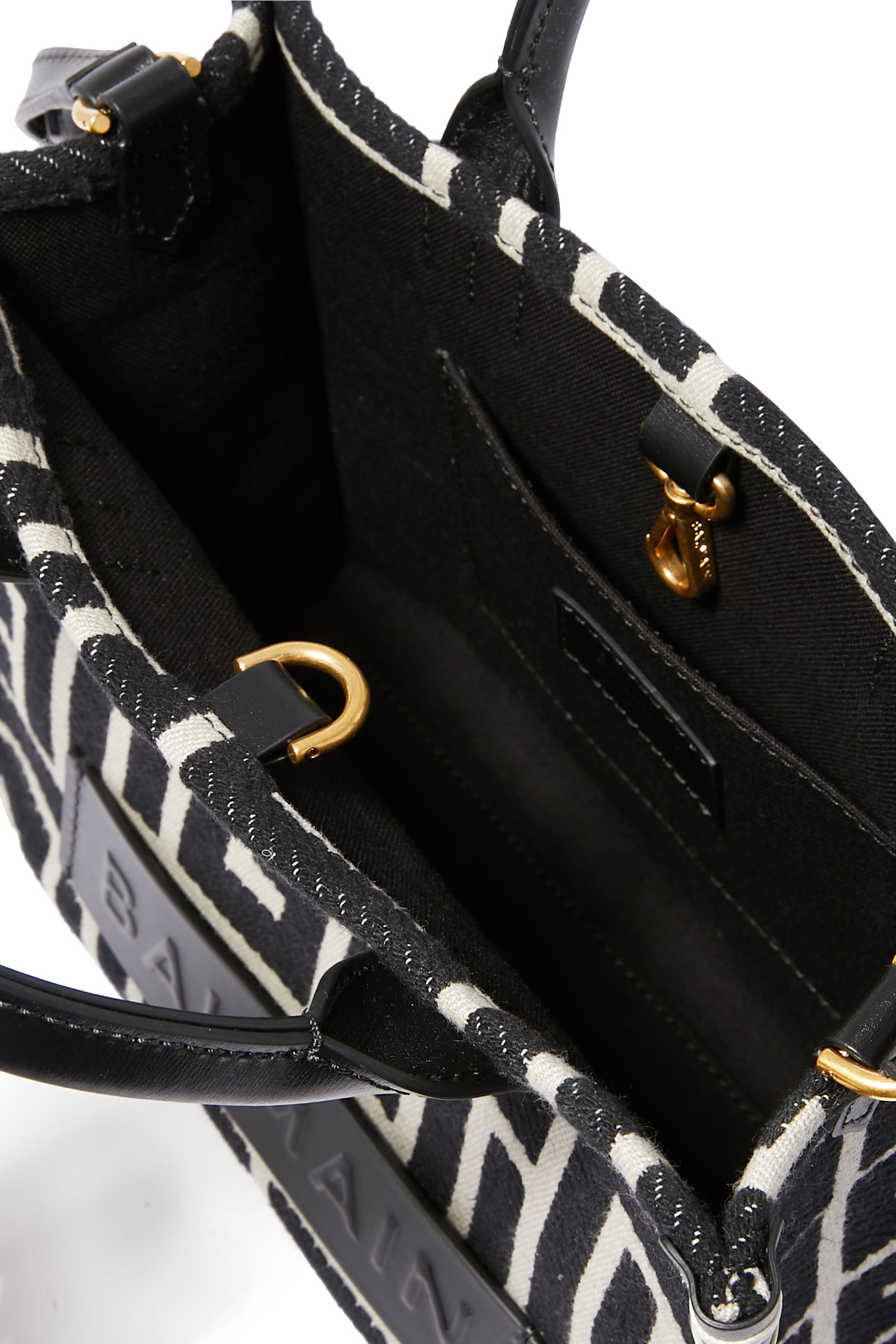 حقيبة يد بي ارمي بنقشة حرف شعار الماركة جاكار وجلد