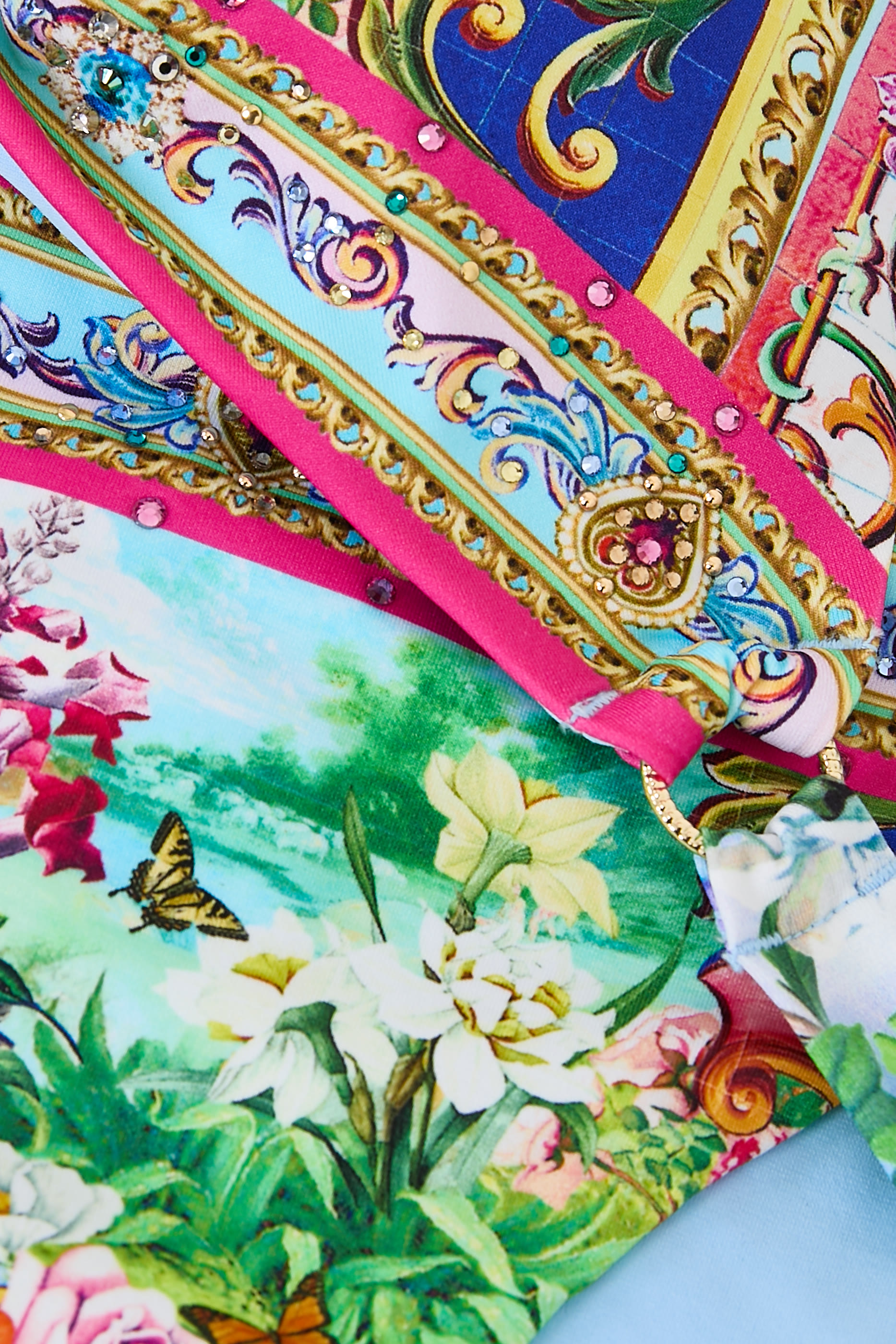 طقم بيكيني بثلاث قوالب وأربطة جانبية بحلقات 