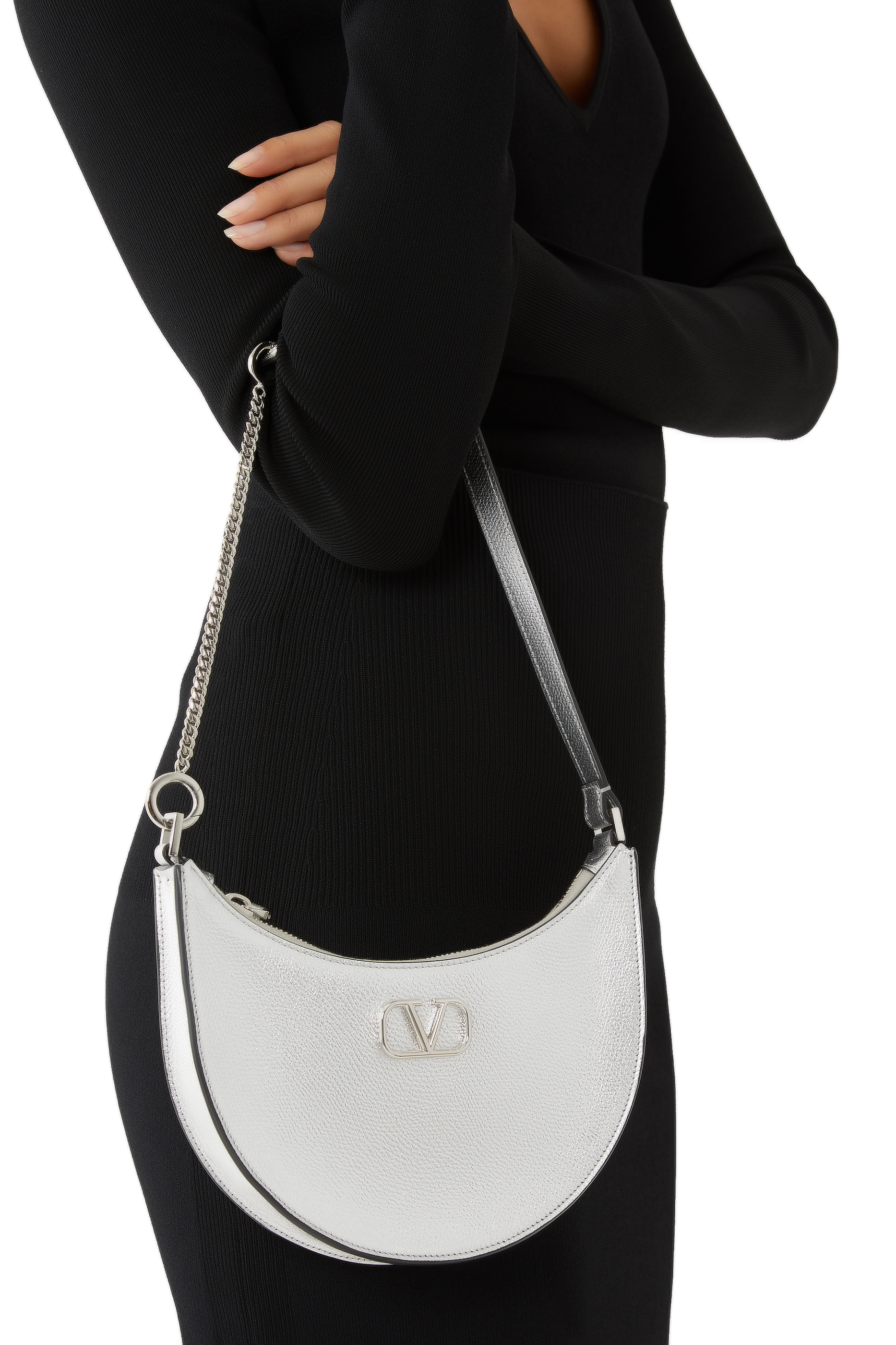 حقيبة صغيرة بشعار V