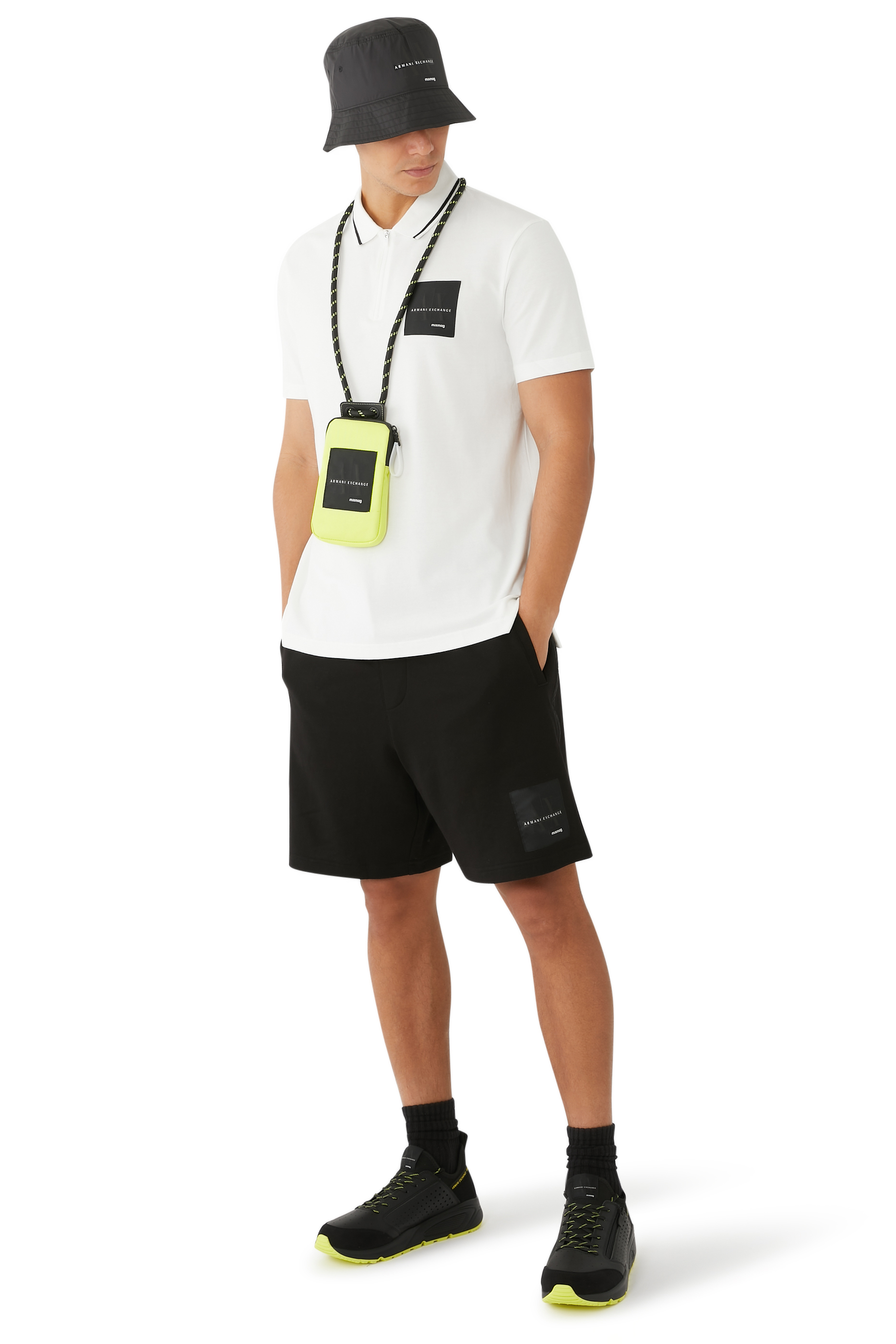 حافظة هاتف آيفون بشعار الماركة