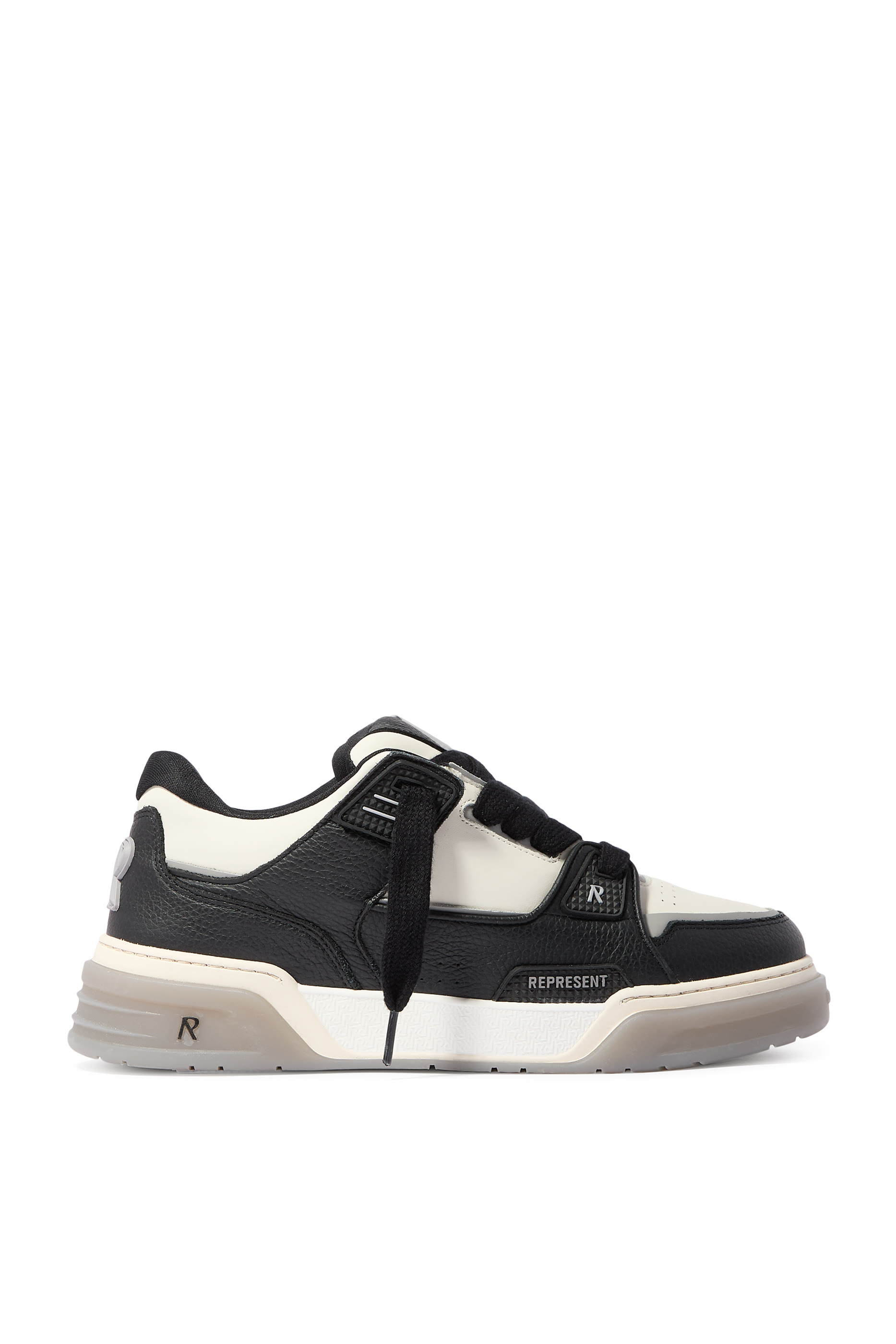 سنيكرز ستوديو