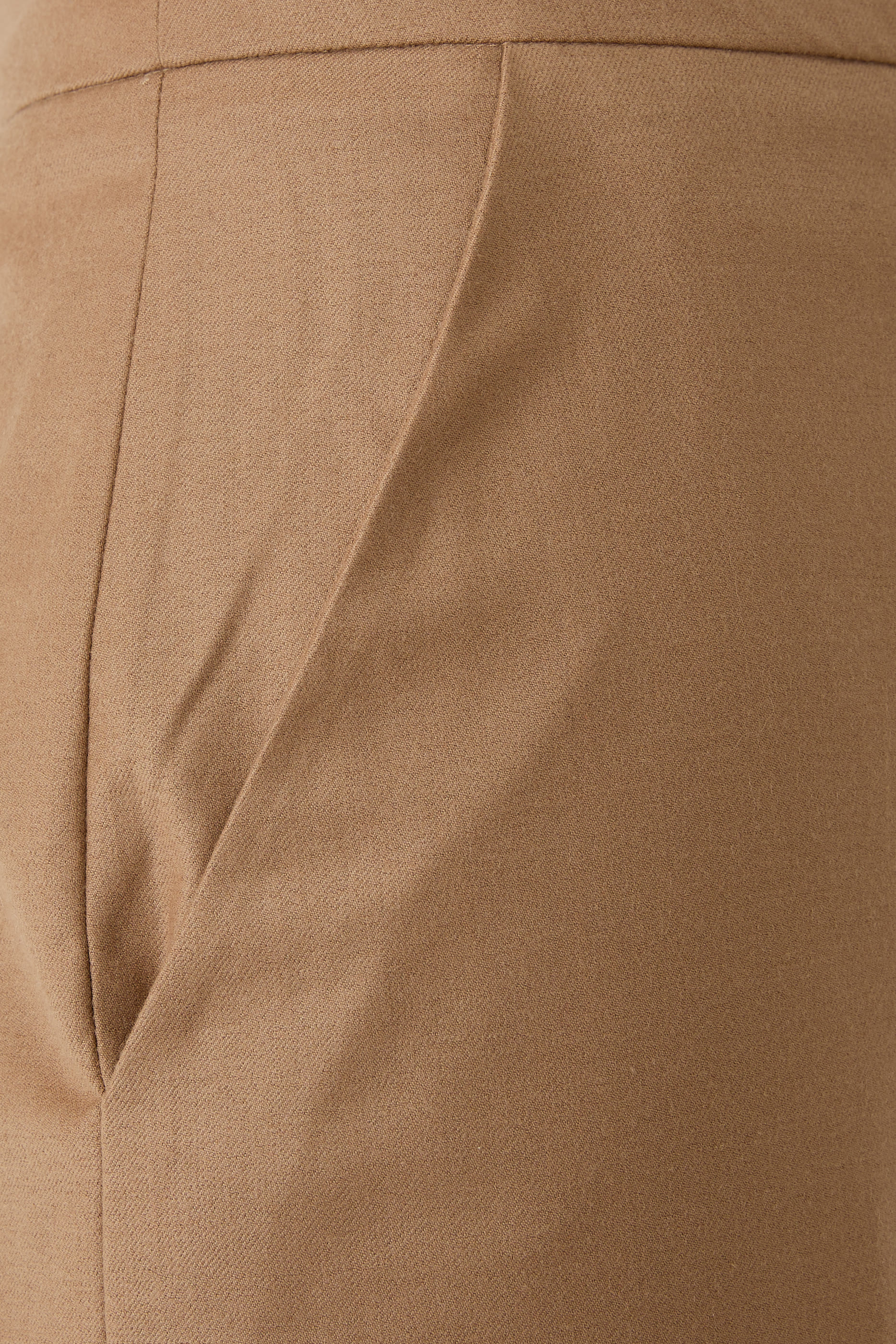 بنطال بقصة ساق واسعة