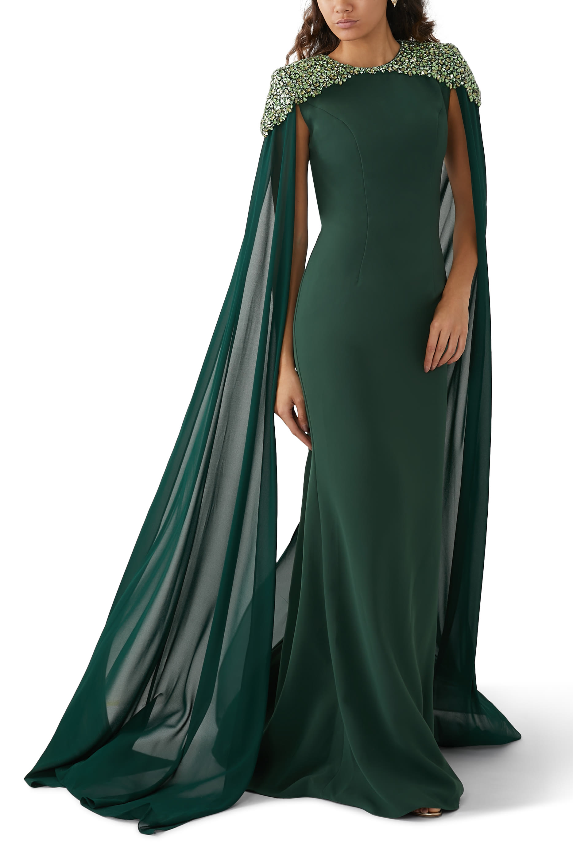 فستان سهرة بكتفين مطرز