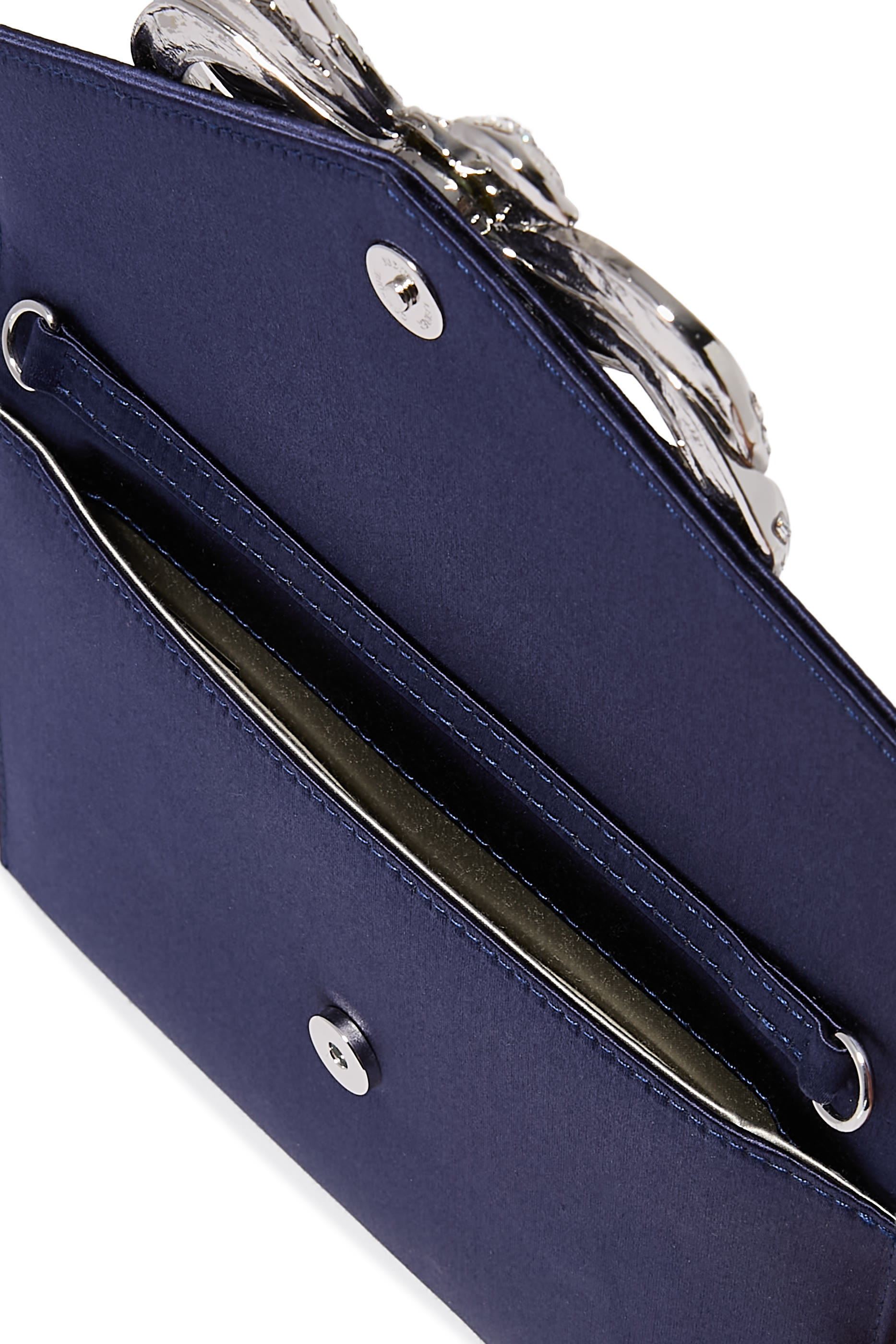 كلاتش بتصميم ظرف مزين بتفاصيل ربطة فيونكة ساتان