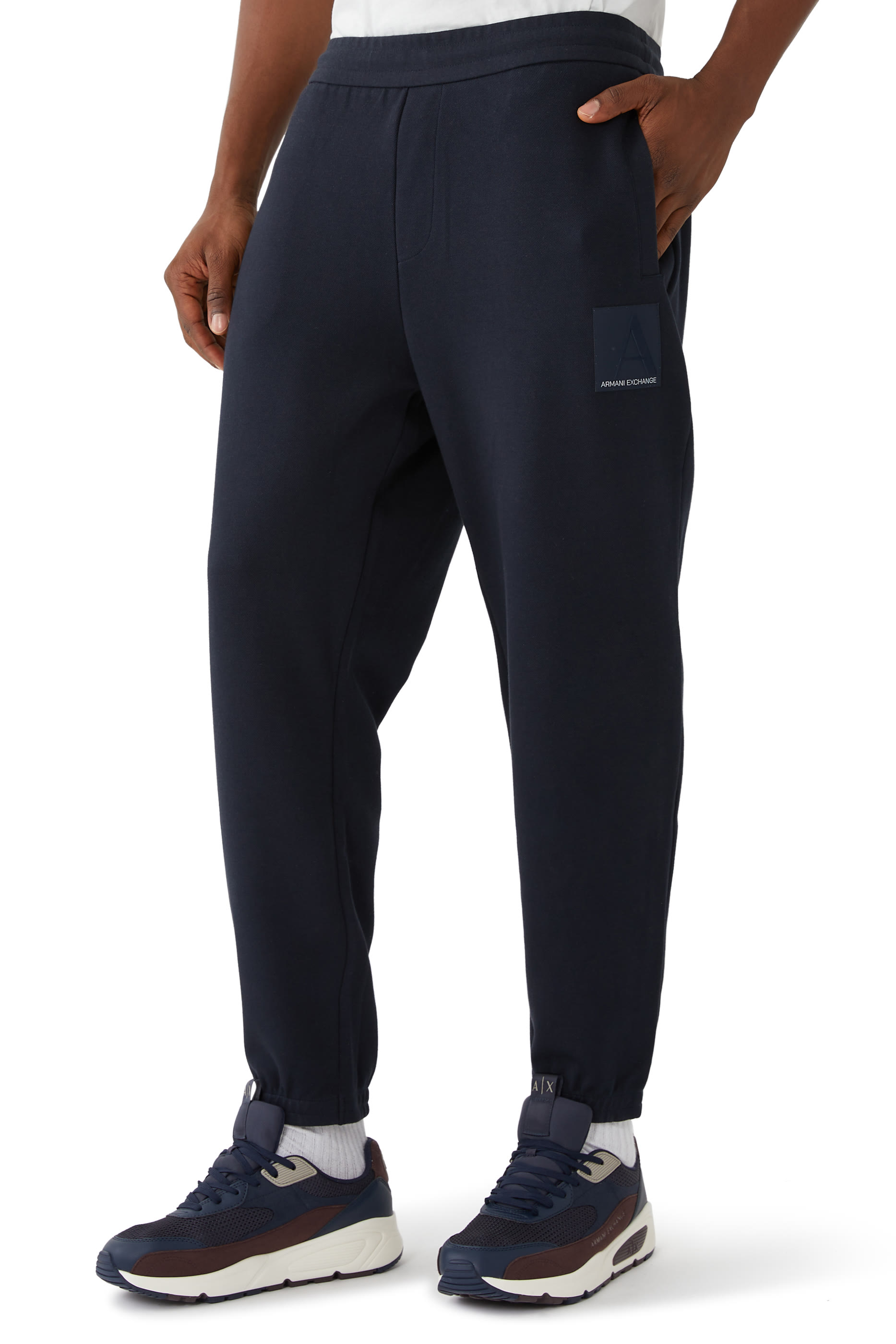 بنطال بتصميم حرف A