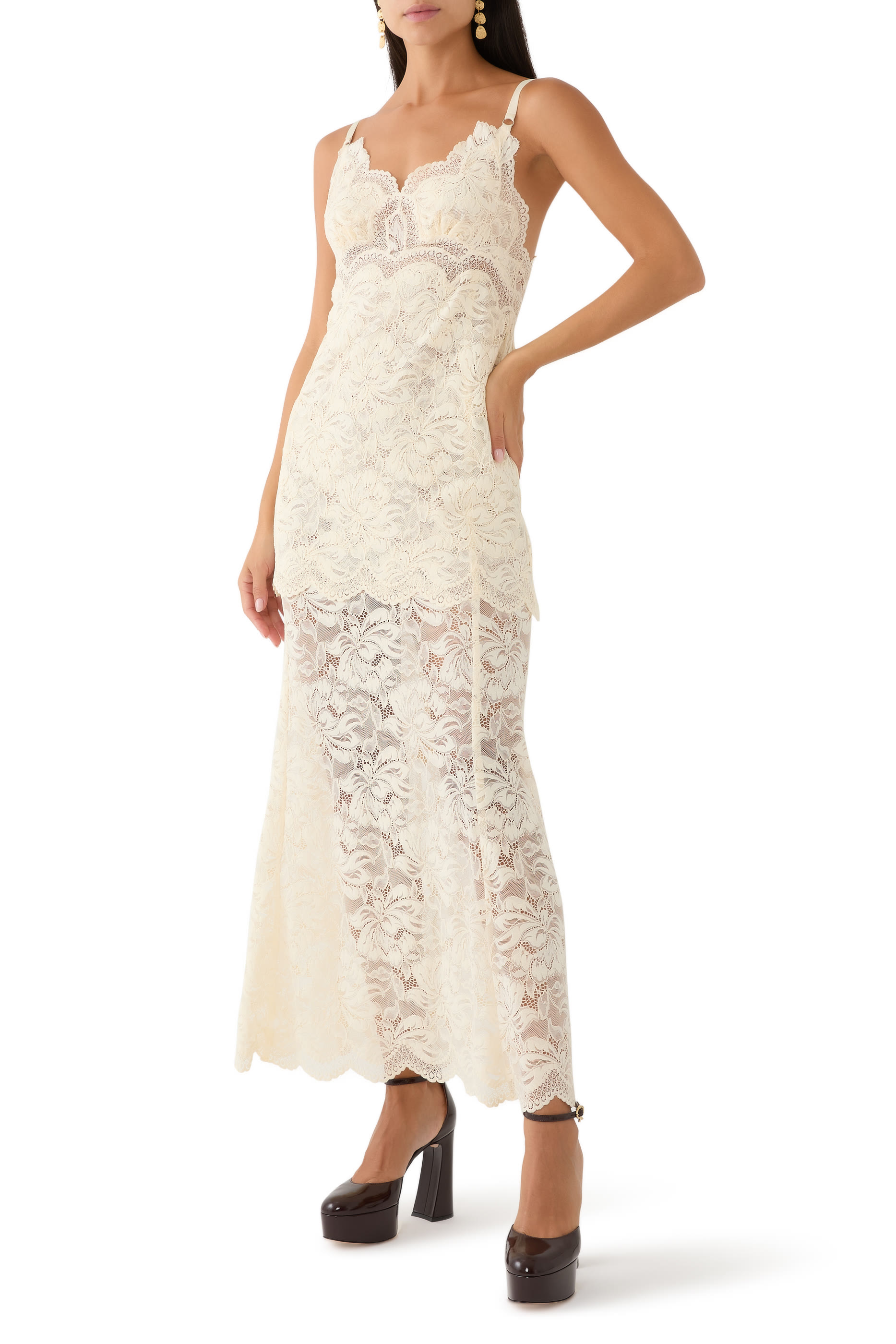 فستان دانتيل طويل