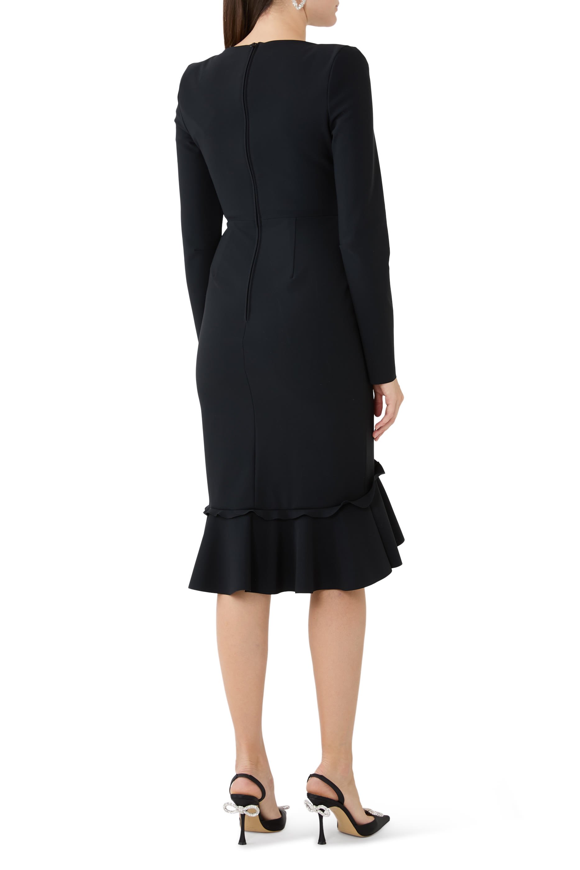 فستان متوسط الطول بأكمام طويلة