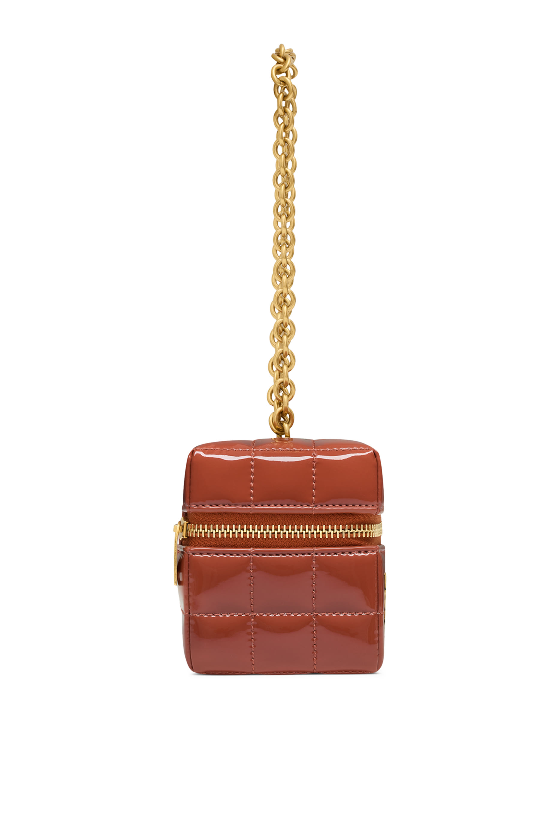 حقيبة صغيرة مبطنة بتصميم مكعب بشعار الماركة ونقشة كاري جلد لامع