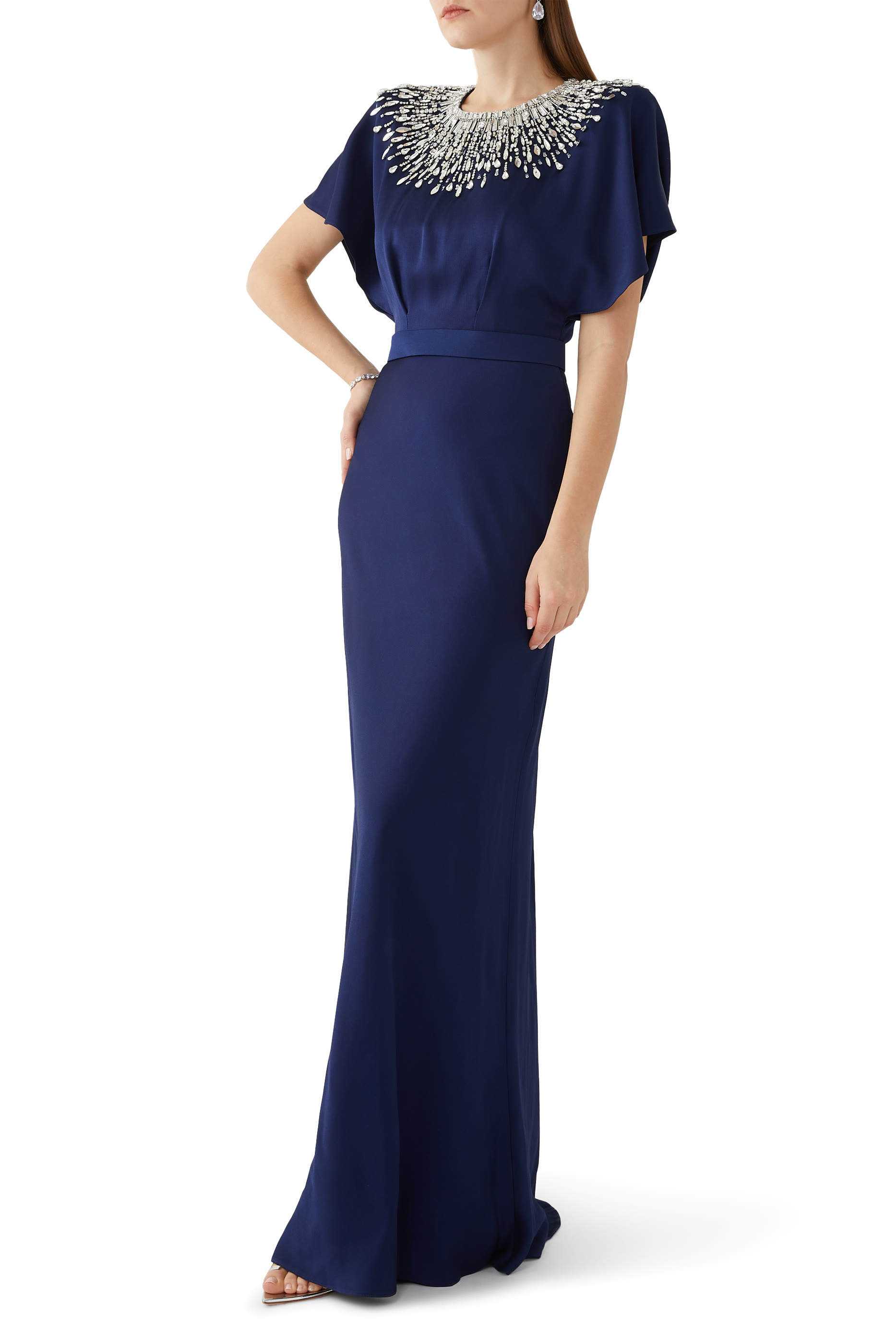 فستان سهرة بأكمام قصيرة مرصع