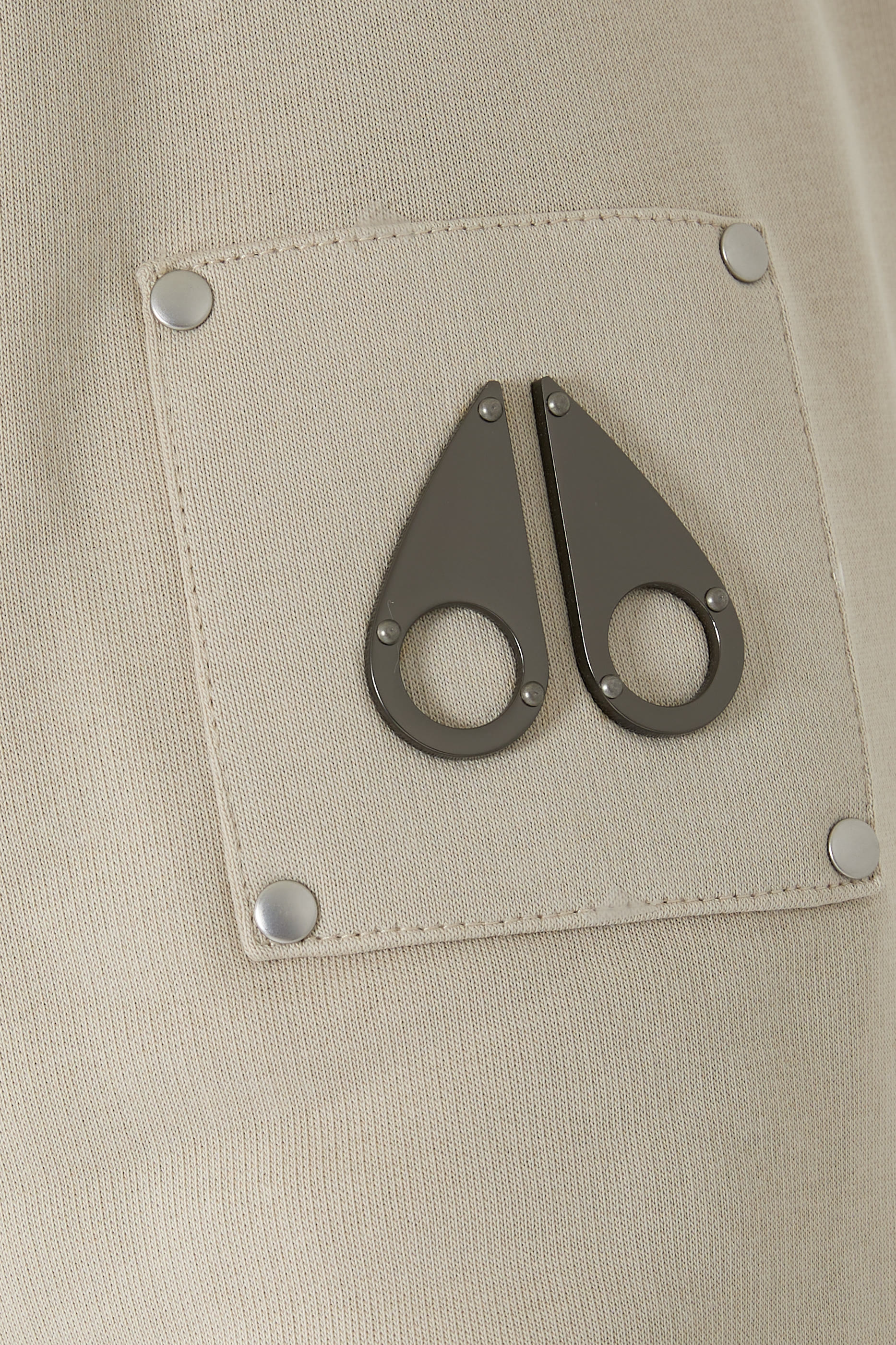 هودي بسحاب وشعار الماركة