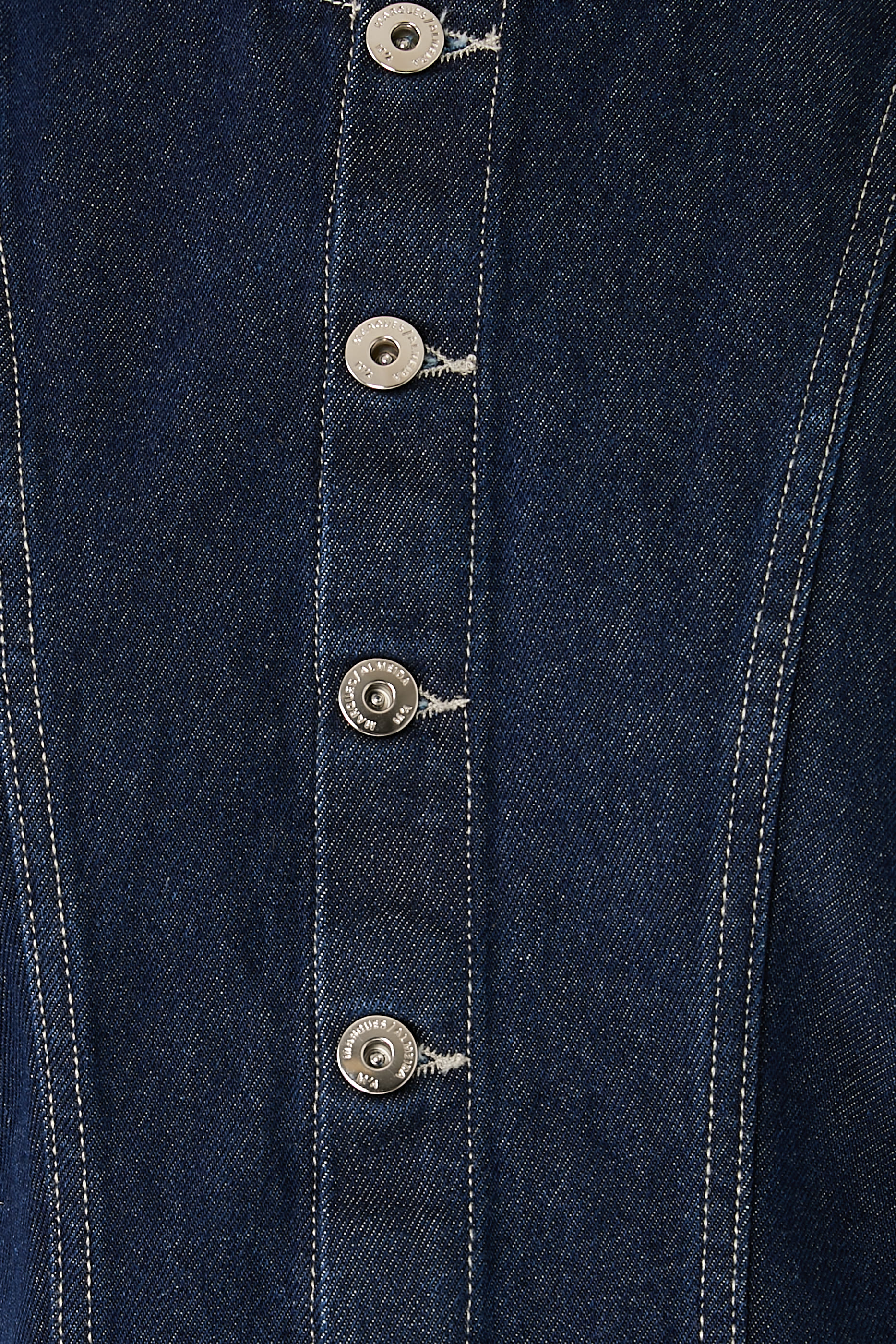 فيست بأزرار وحافة جرس دنيم