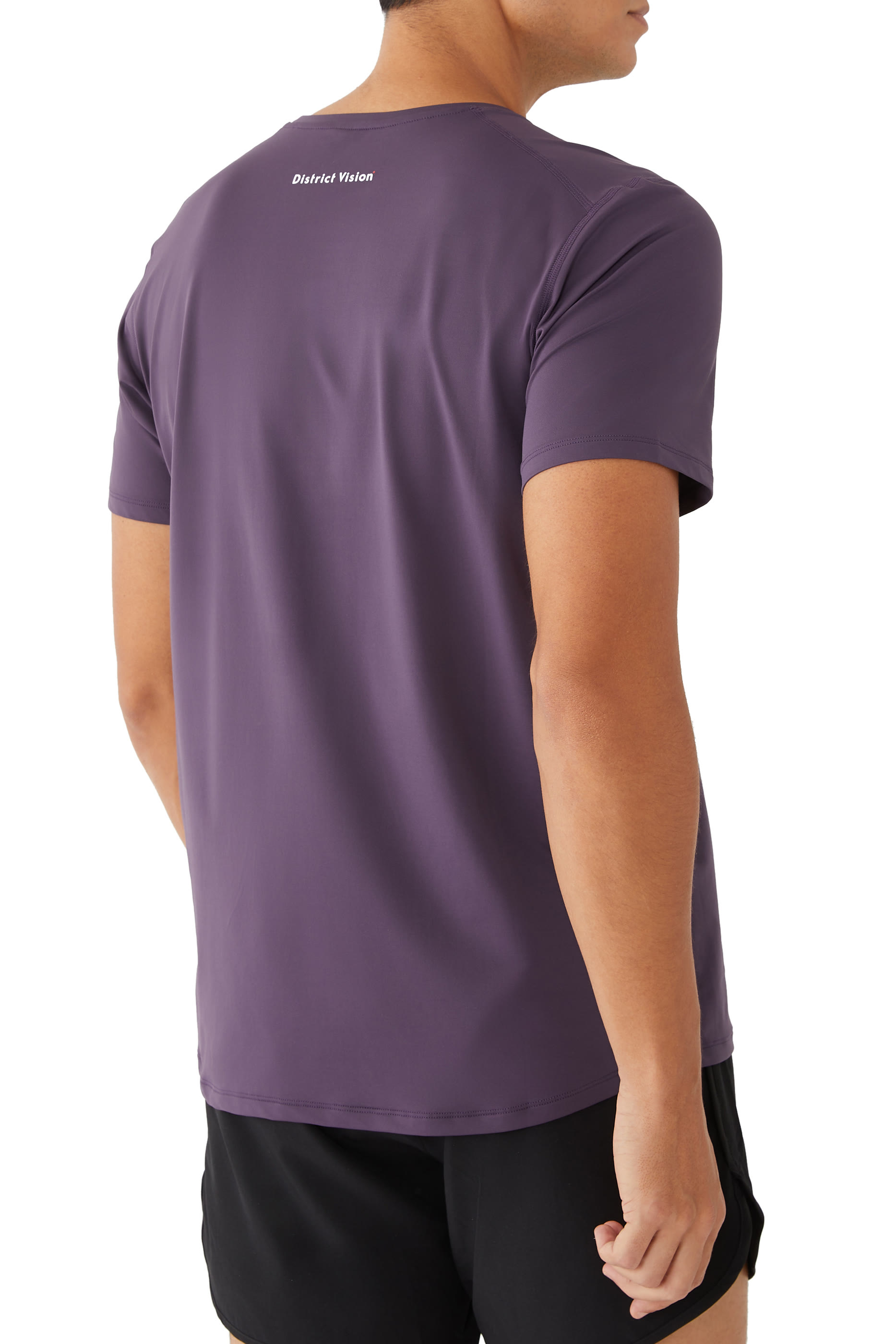 تيشيرت خفيف الوزن بأكمام قصيرة