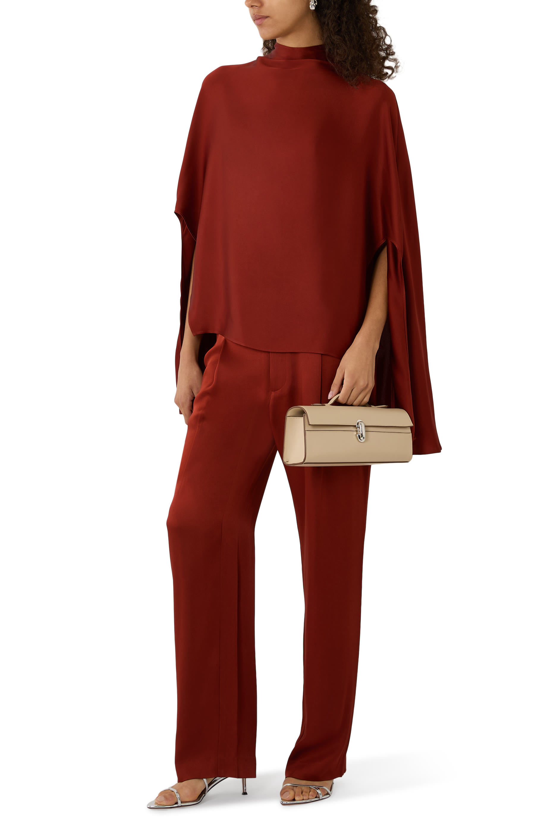 بلوزة بأكمام كاب ورباط ستان