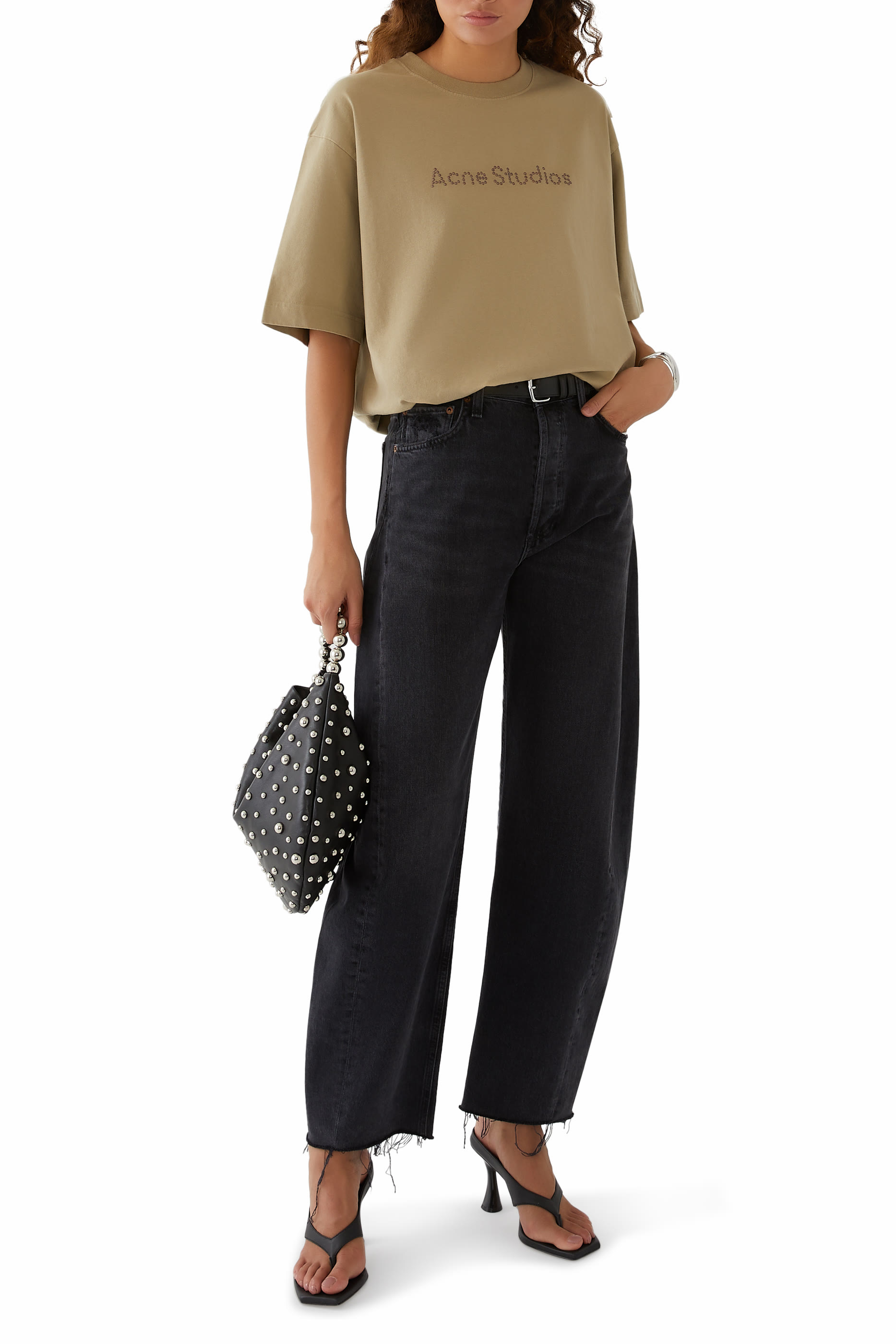 تيشيرت بشعار الماركة مرصع بأحجار