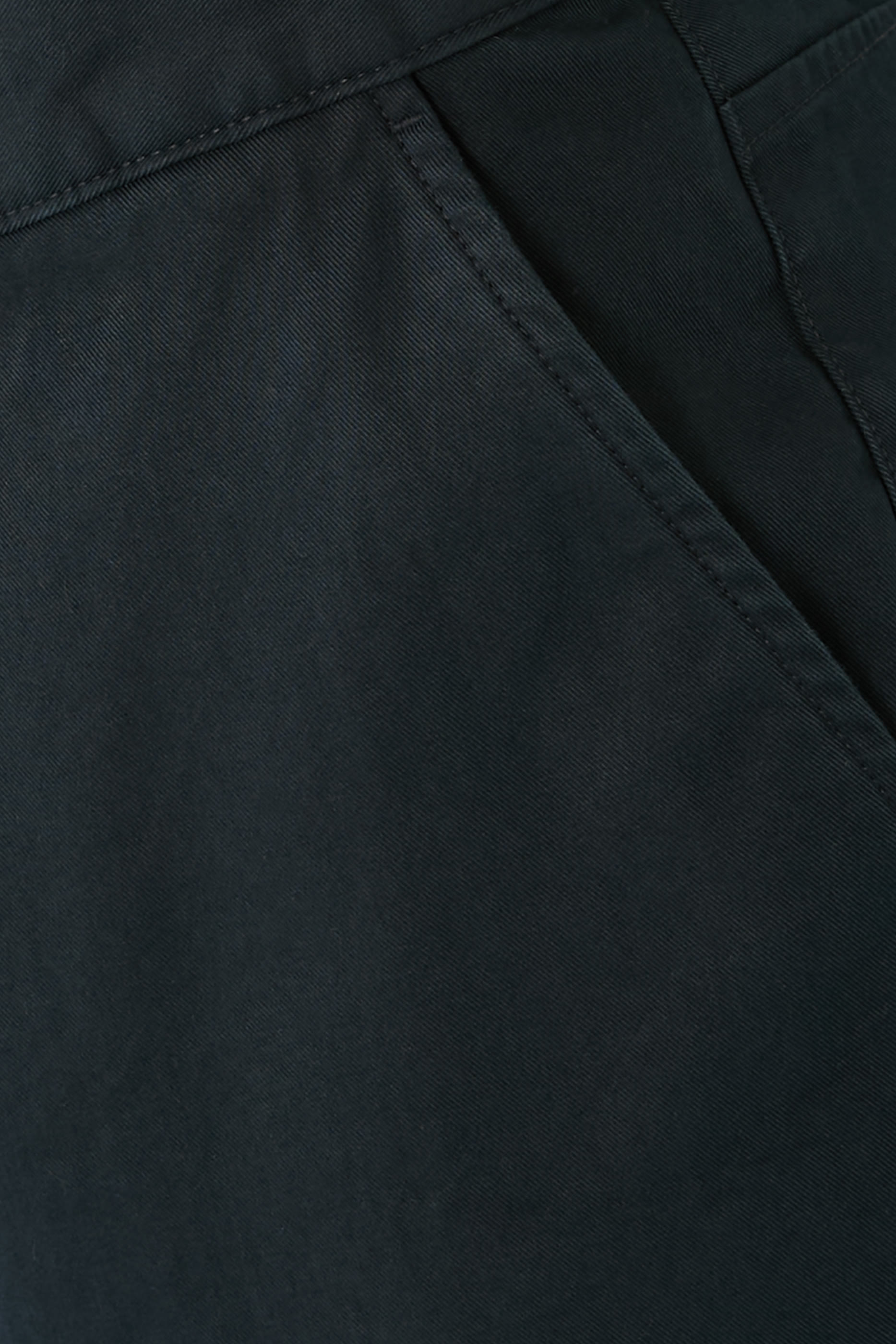 بنطال تشينو بقصة واسعة