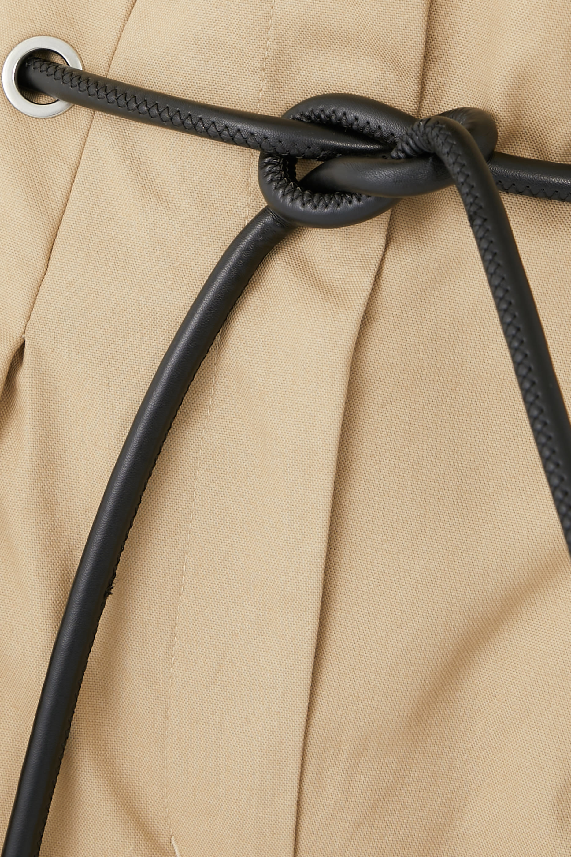 بنطال أوريجامي بقصة ساق واسعة قصيرة