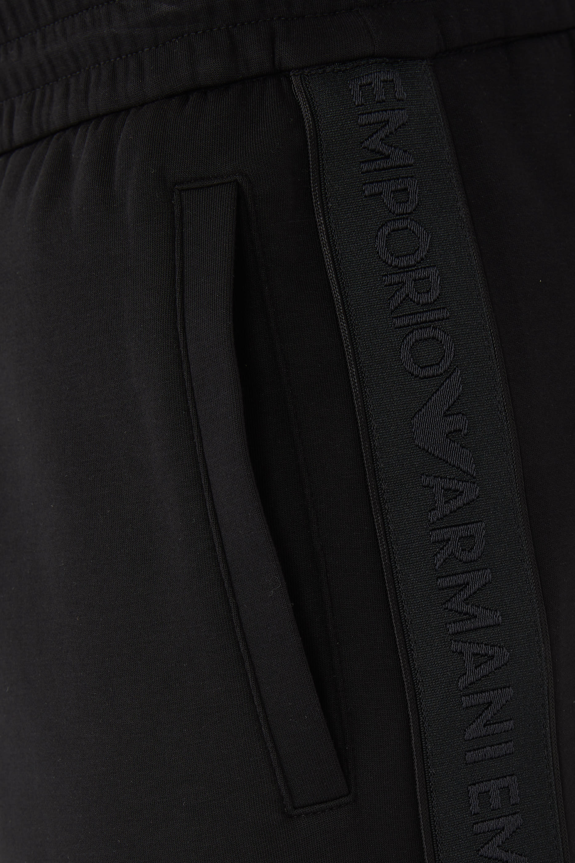 بنطال رياضي بشريط مزدوة بشعار الماركة