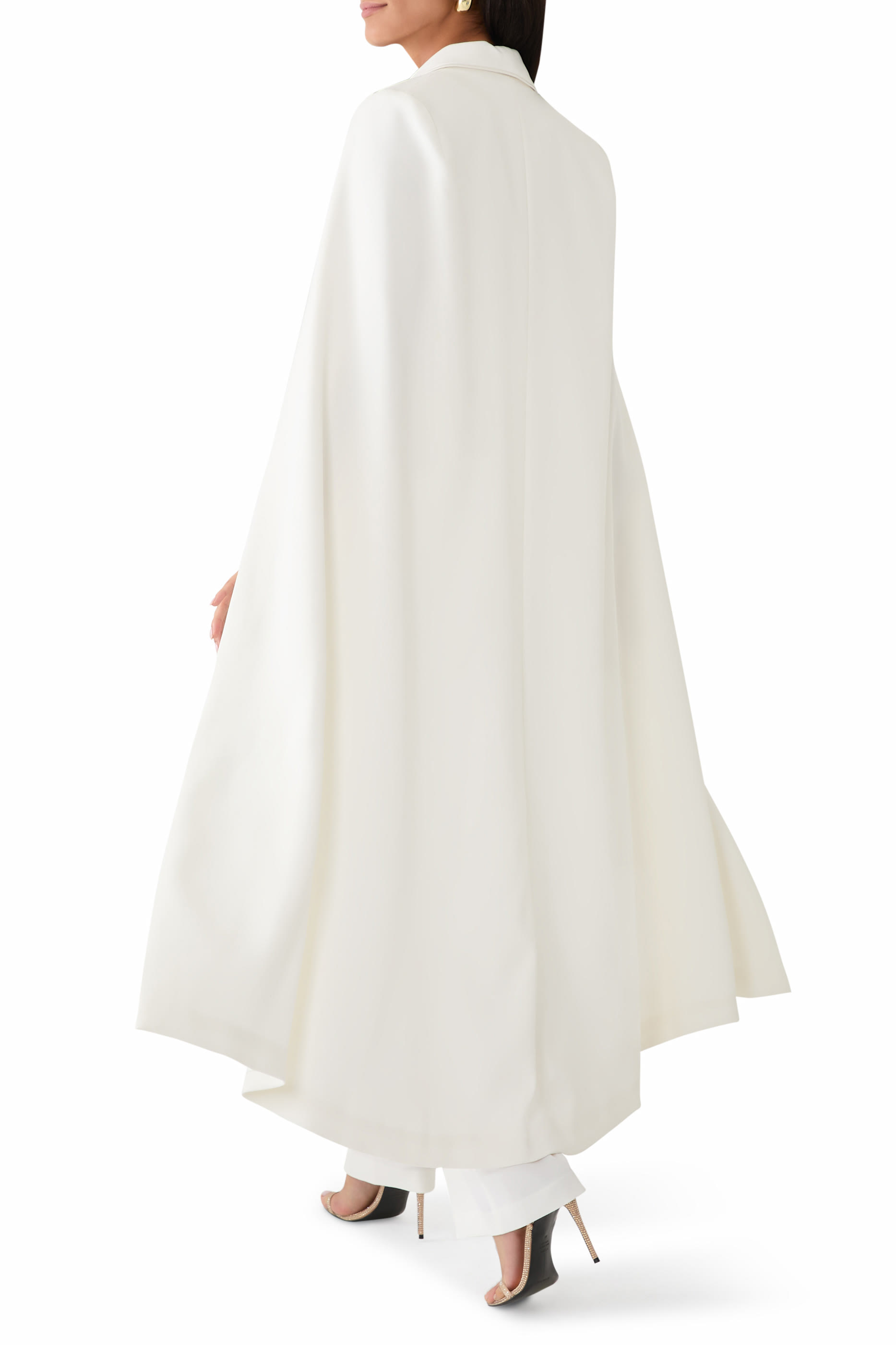 بليزر ايستر بقصة طويلة وأكمام كاب