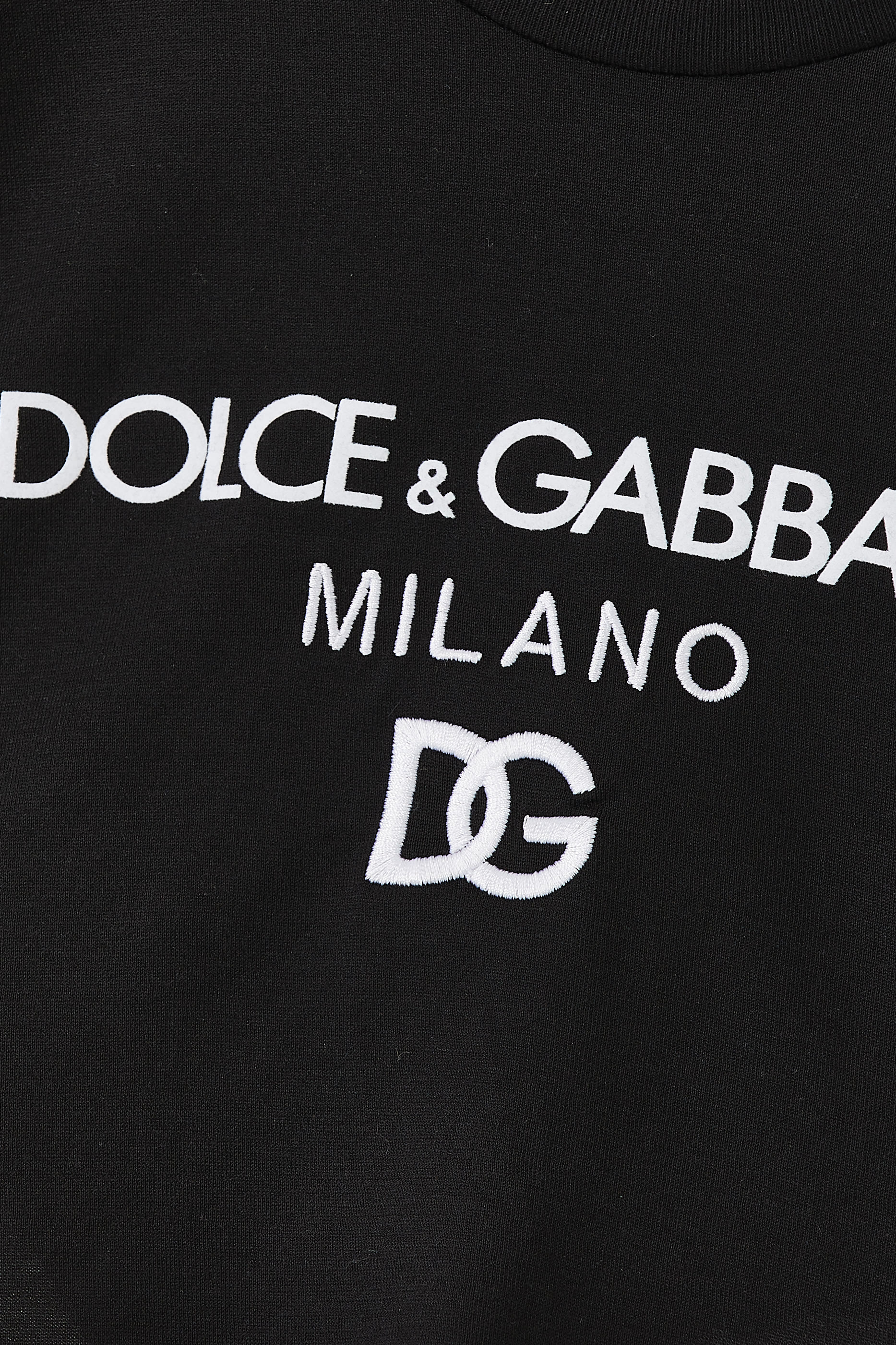 تيشيرت قصير للأطفال بشعار الماركة المطرز