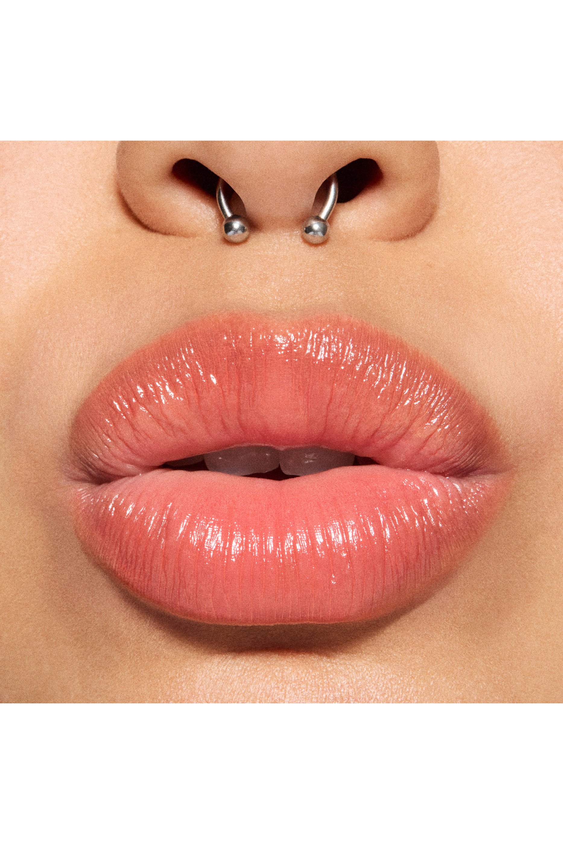 مرطب شفاه جلو بلاي من تشكيلة ميتامورفوزيس