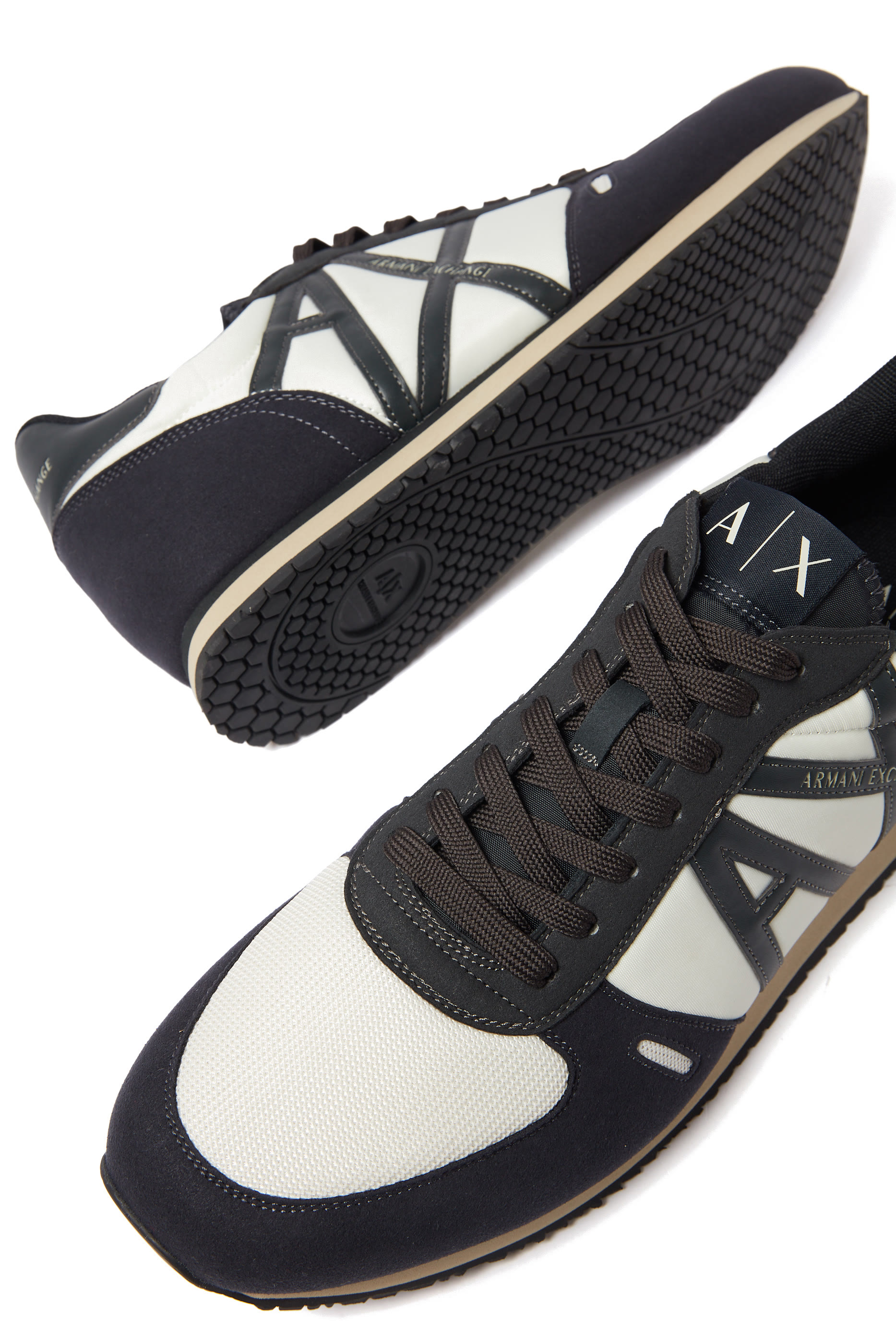 سنيكرز ريو بشعار الماركة