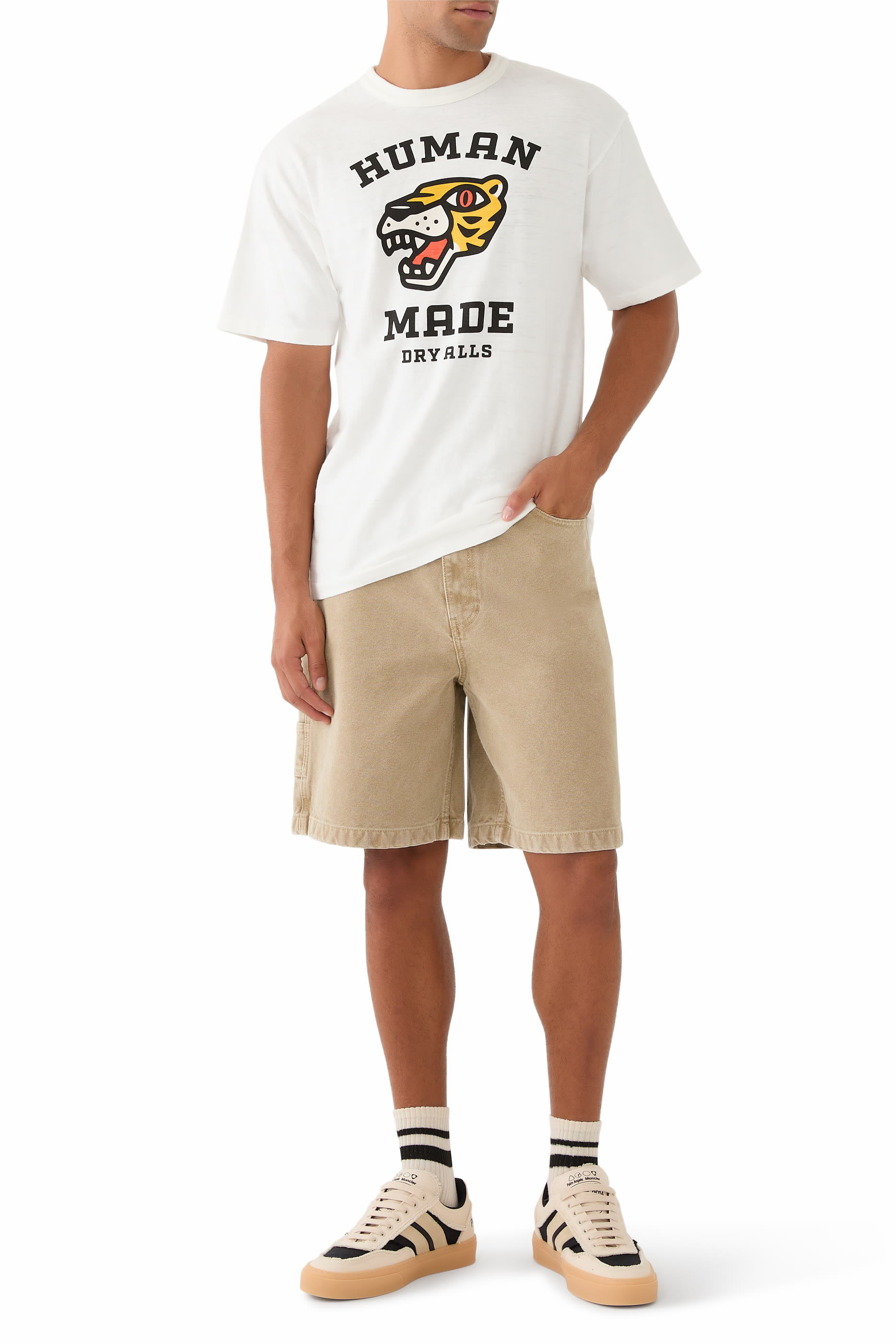 تيشيرت بنقشة غرافيكية