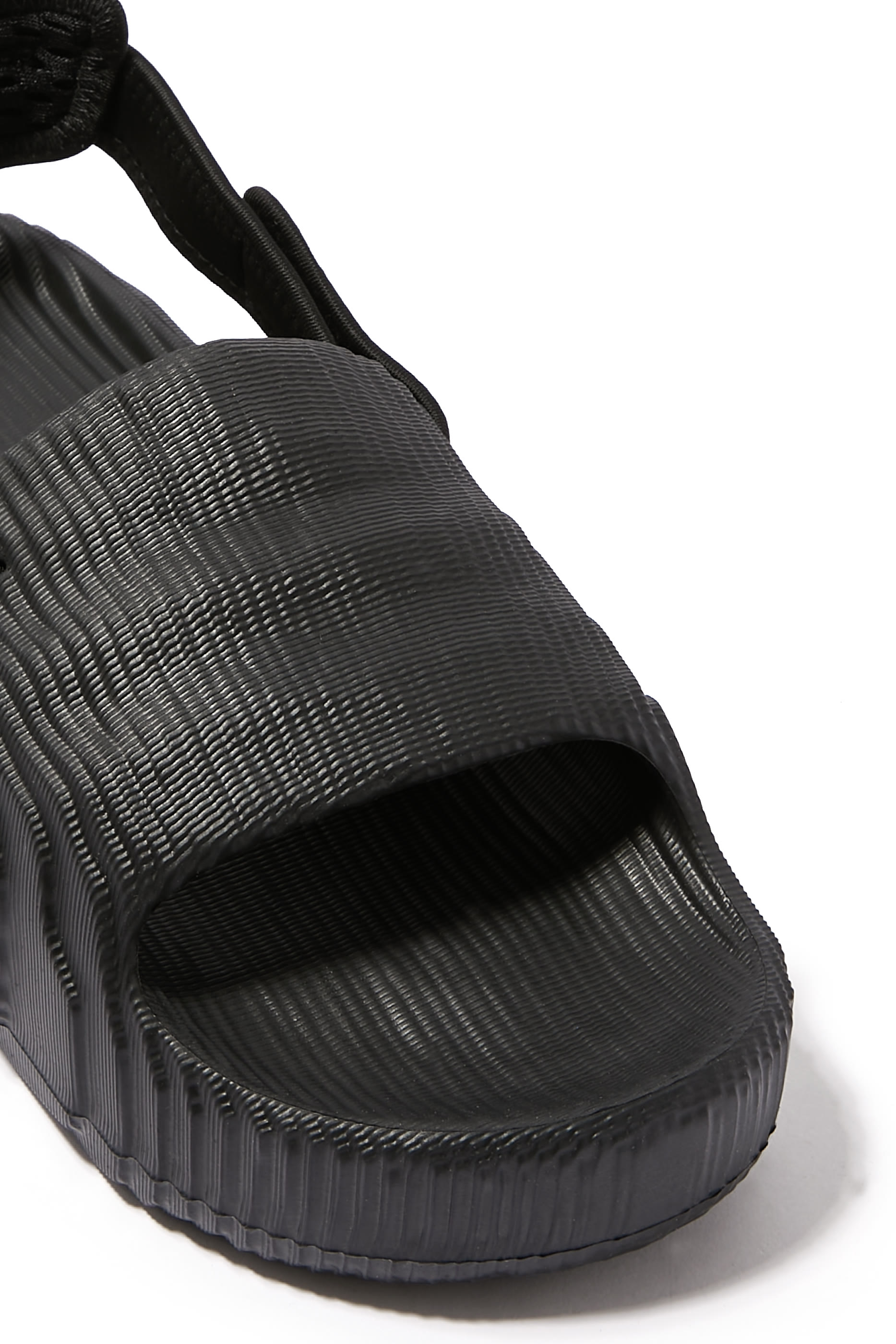 حذاء خفيف أديليت 22 اكس ال جي