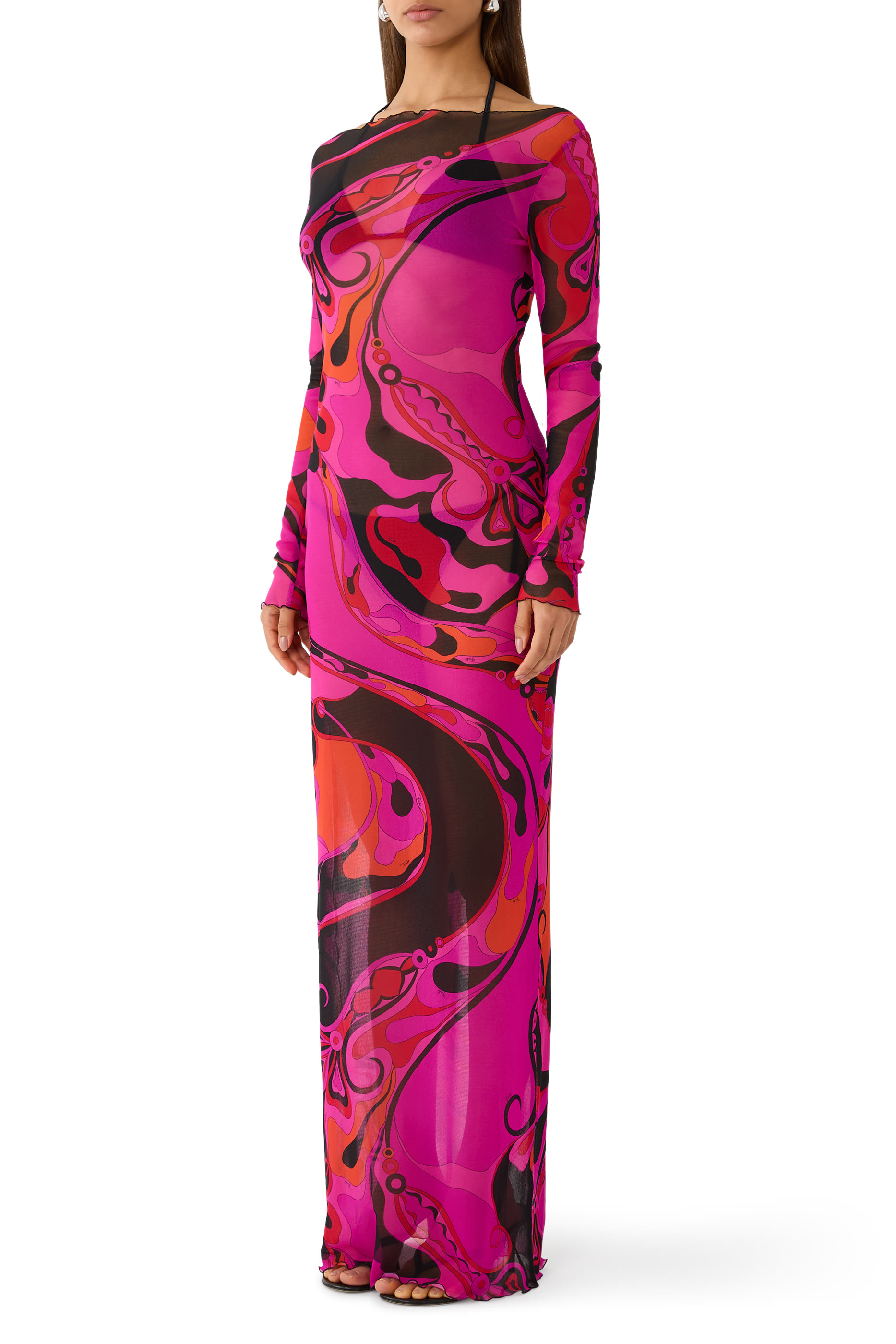 فستان بنقشة وأكمام طويلة