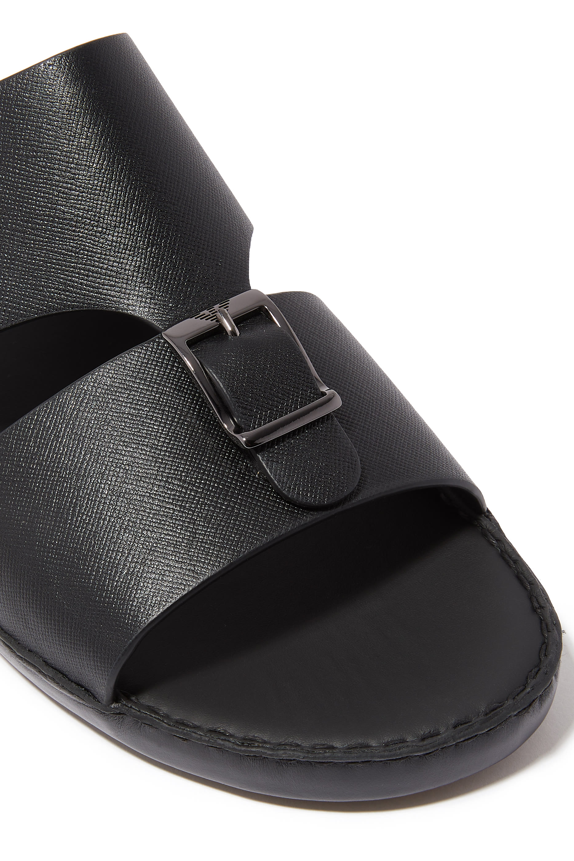 صندل بإبزيم جلد