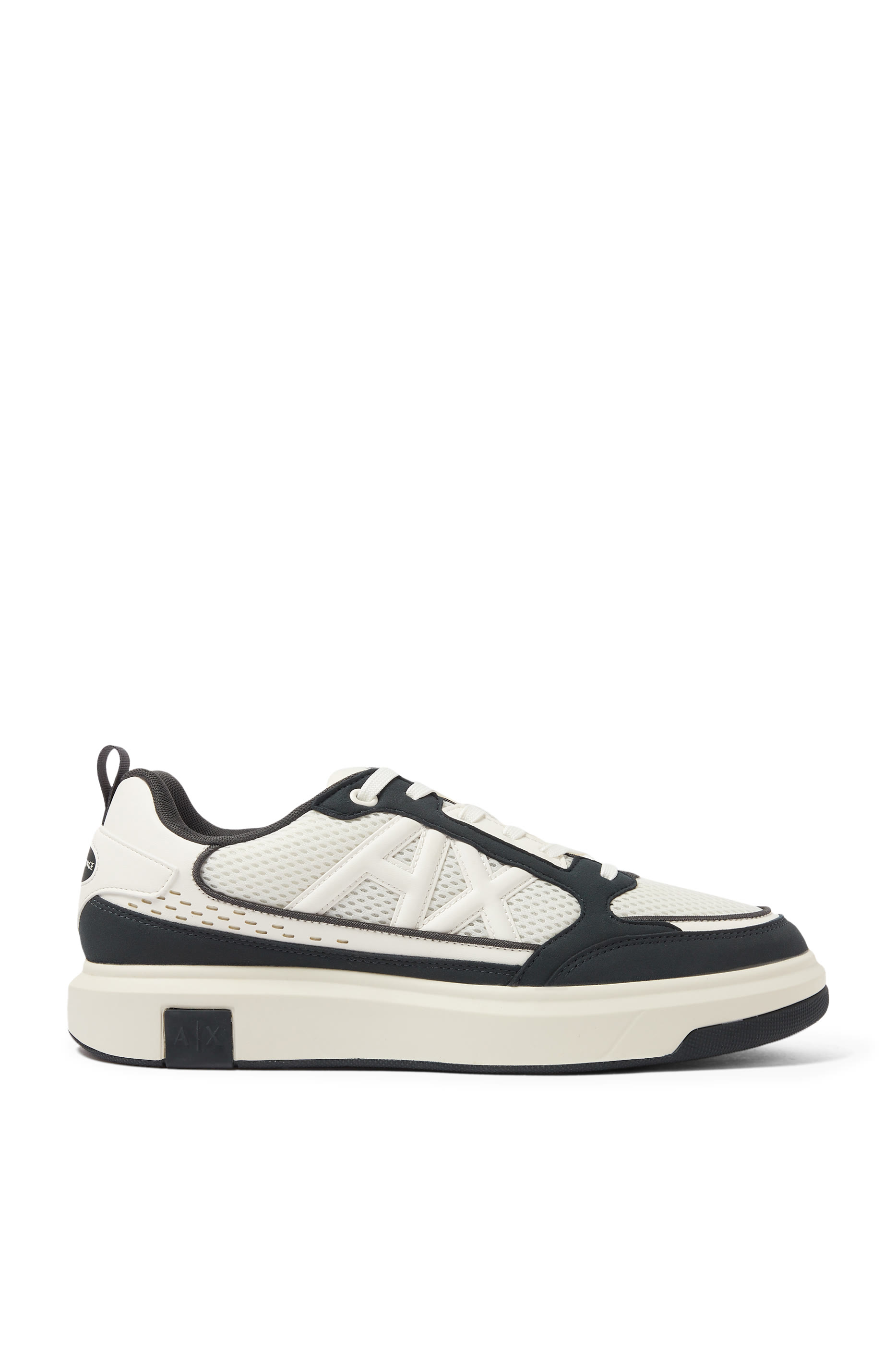 سنيكرز قماش شبكي بشعار الماركة