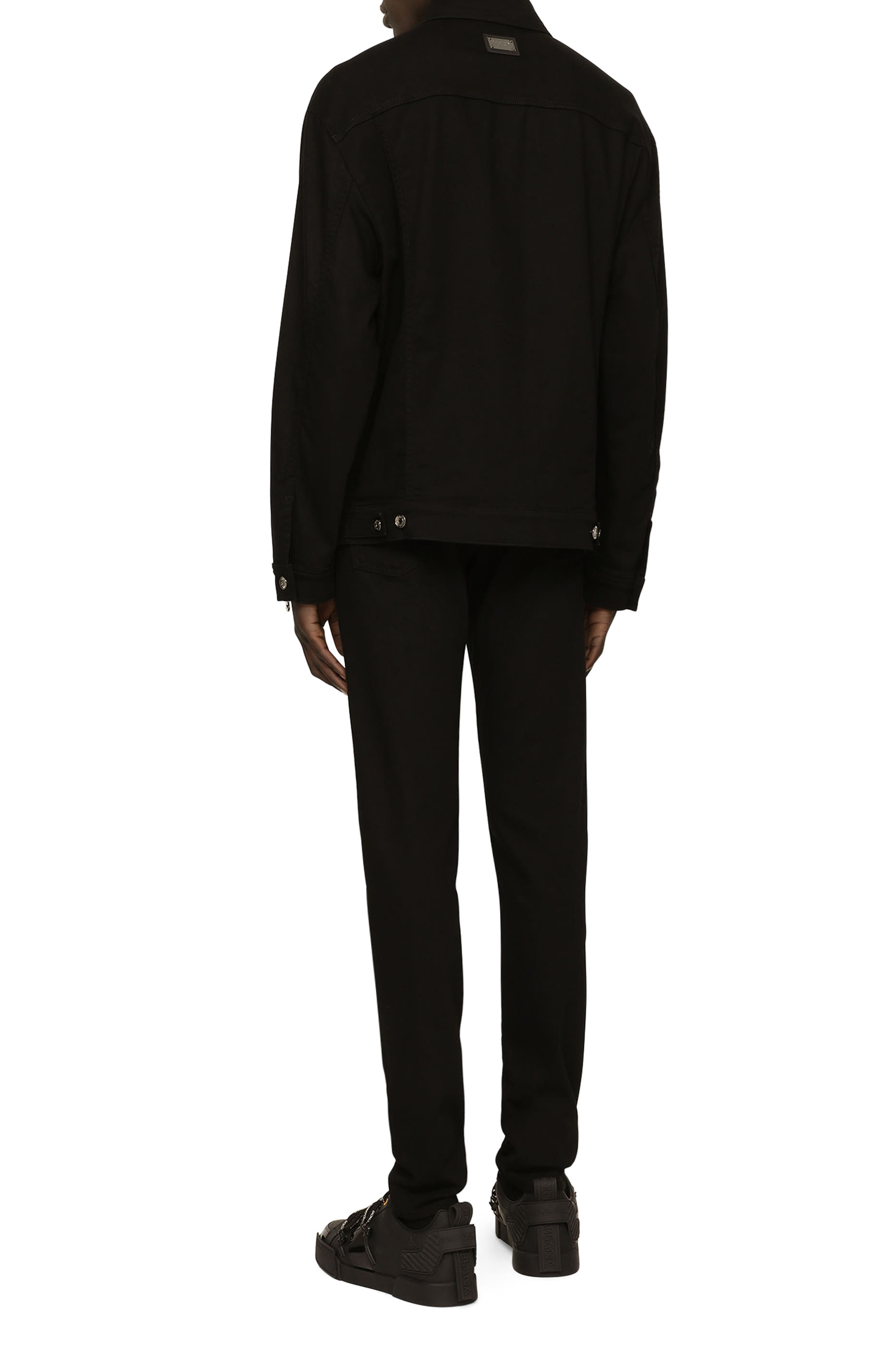 بنطال جينز بقصة ضيقة