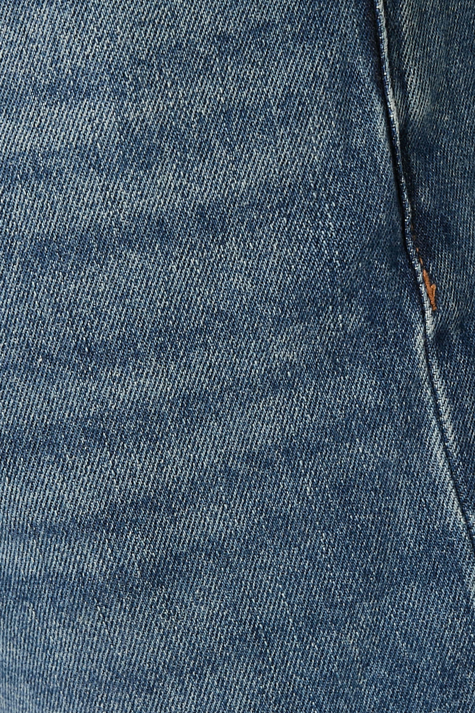 بنطال بقصة ضيقة وخمس جيوب دنيم