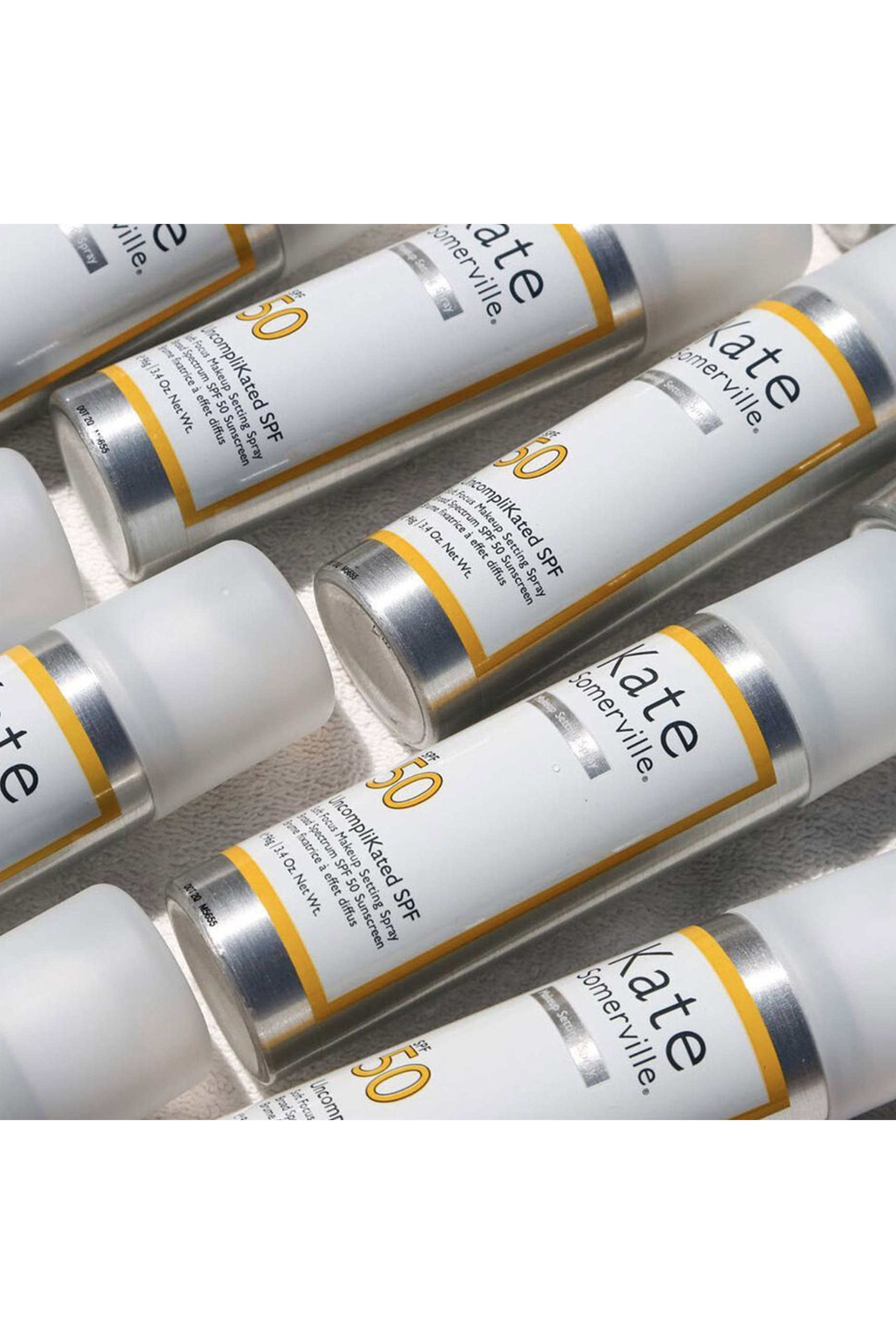 بخاخ أنكومبليكيتد لتثبيت المكياج بعامل حماية  SPF 50