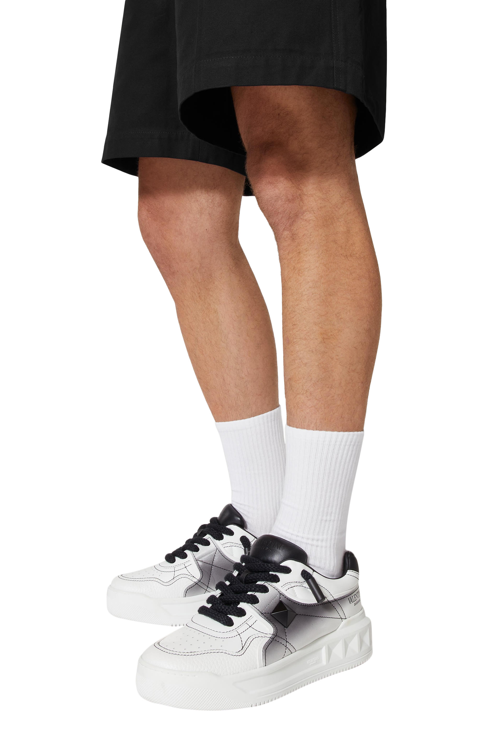 سنيكرز XL بنعل سميك وحلية هرمية