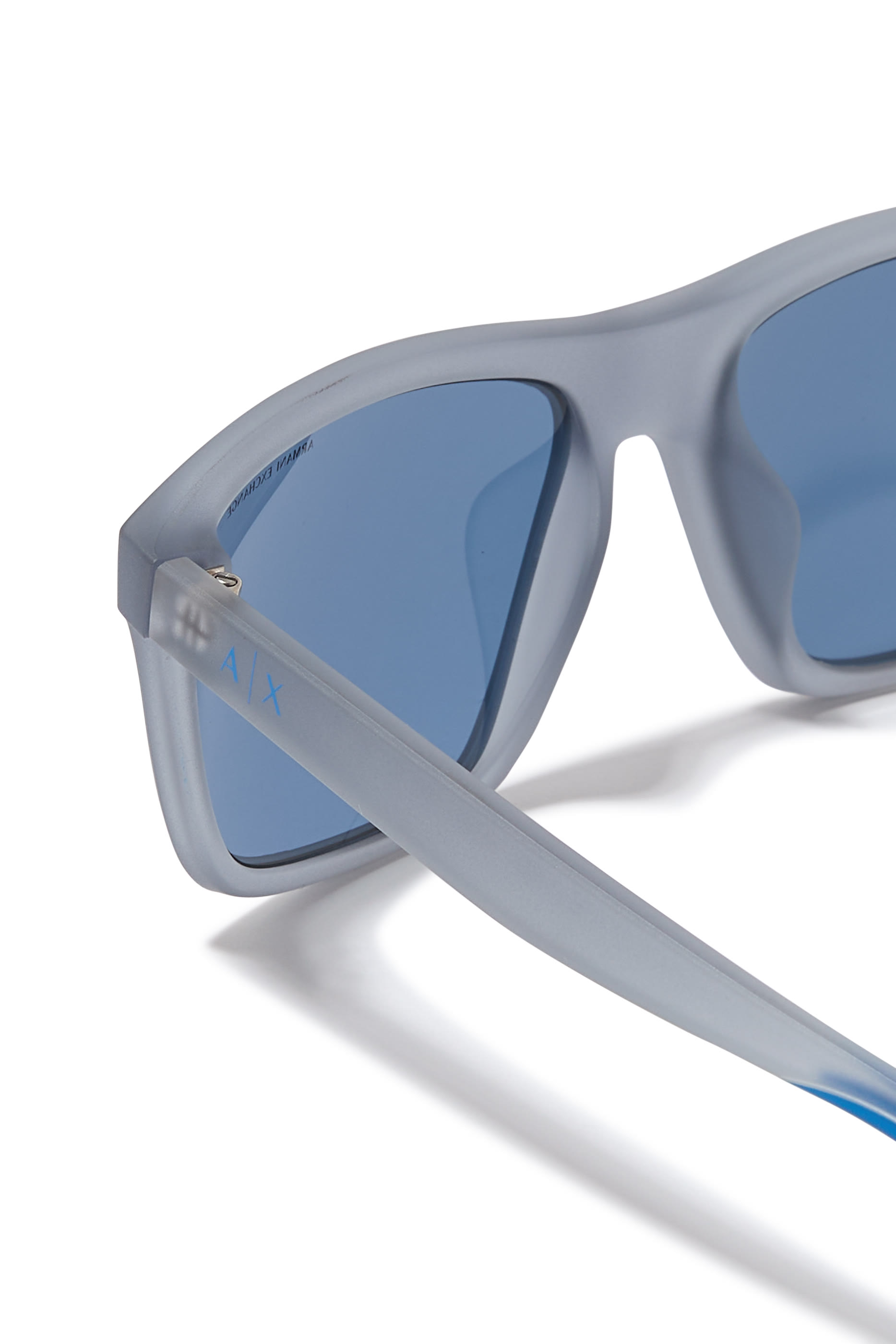 نظارة شمسية بإطار بتصميم حرف D