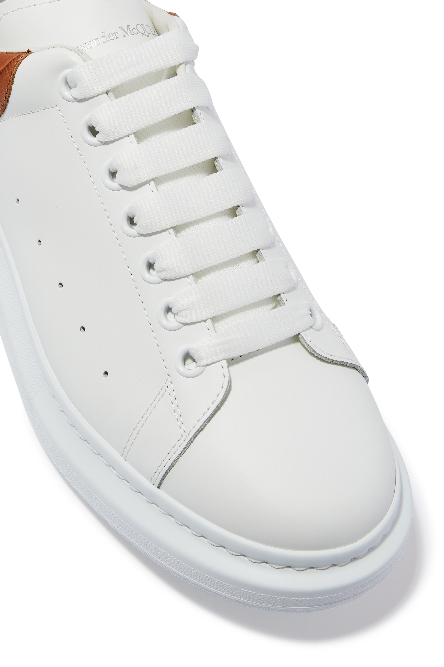 سنيكرز بنعل سميك